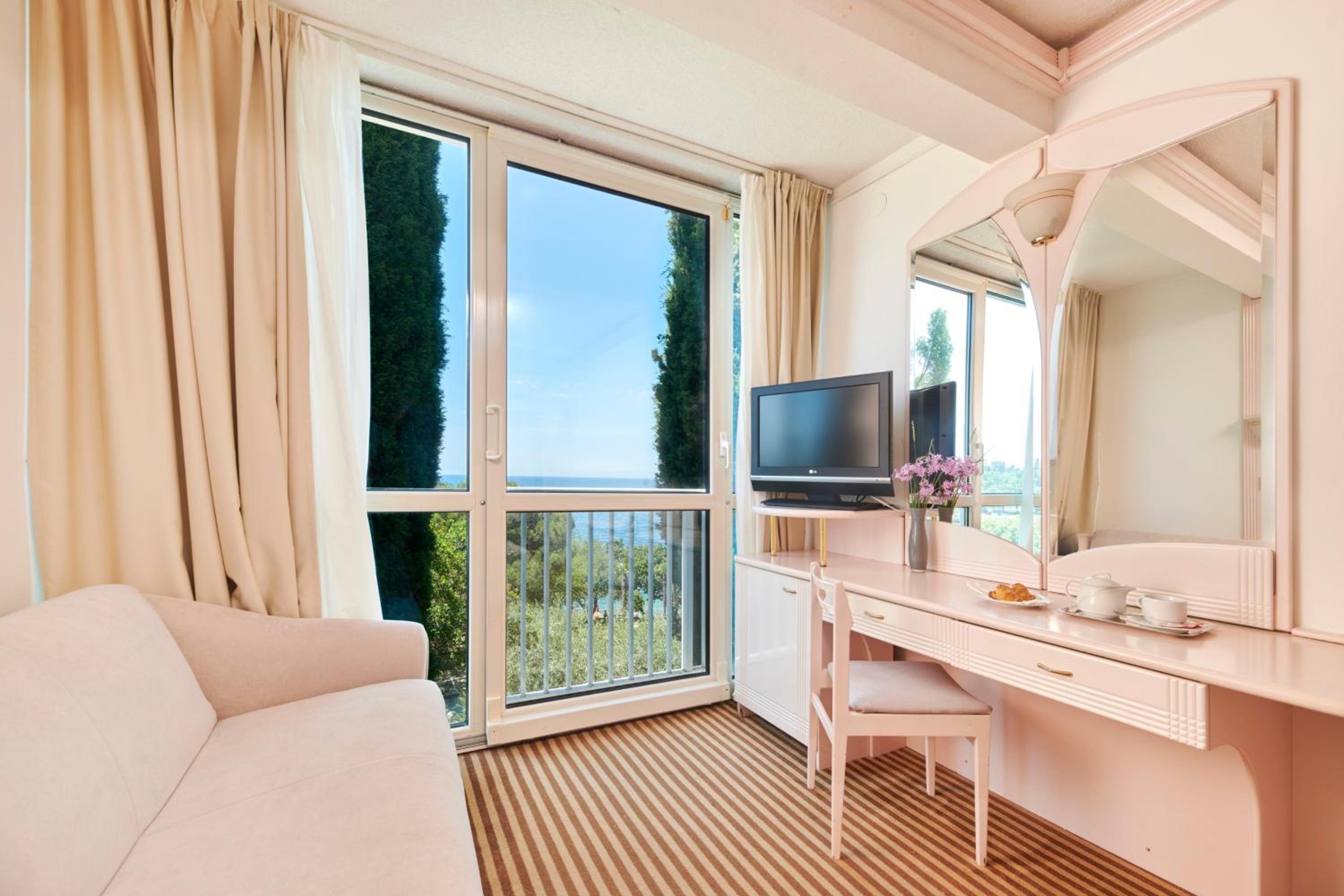 Classic Family Room - Sea Side