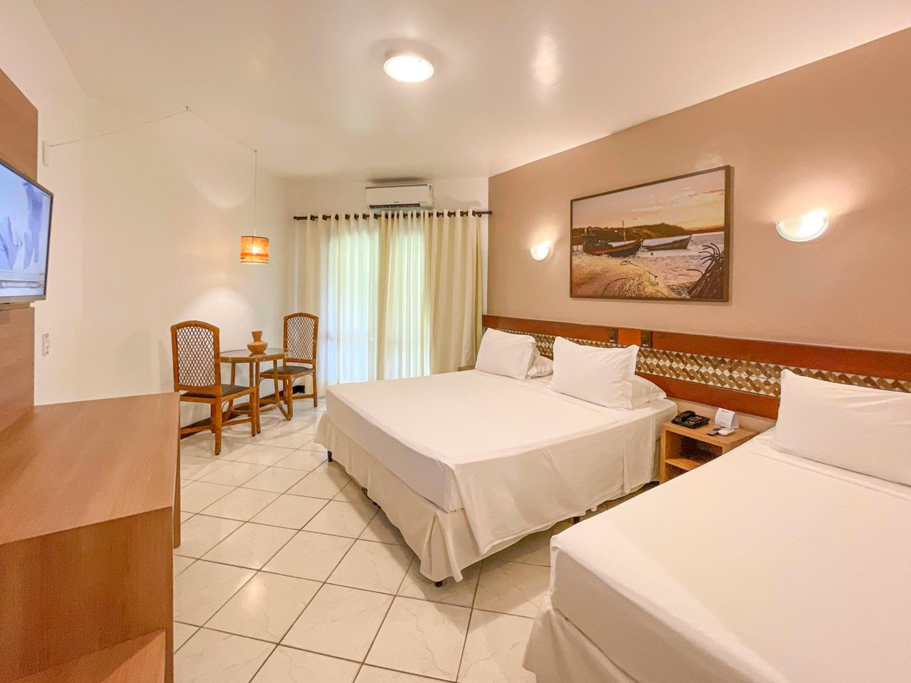 Deluxe Room thumbnail 5