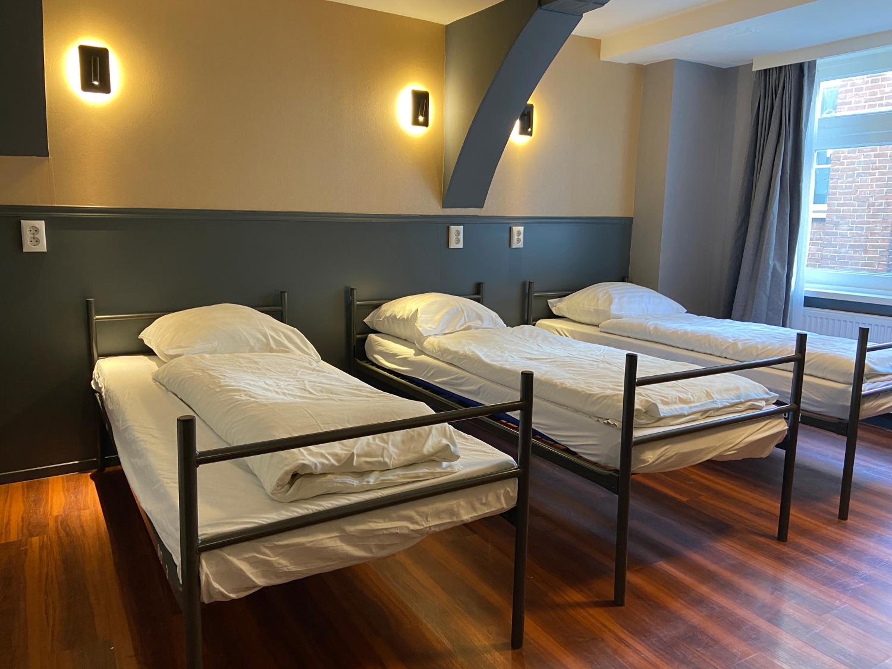 Bed in 4-Bed Dormitory Room photo 1
