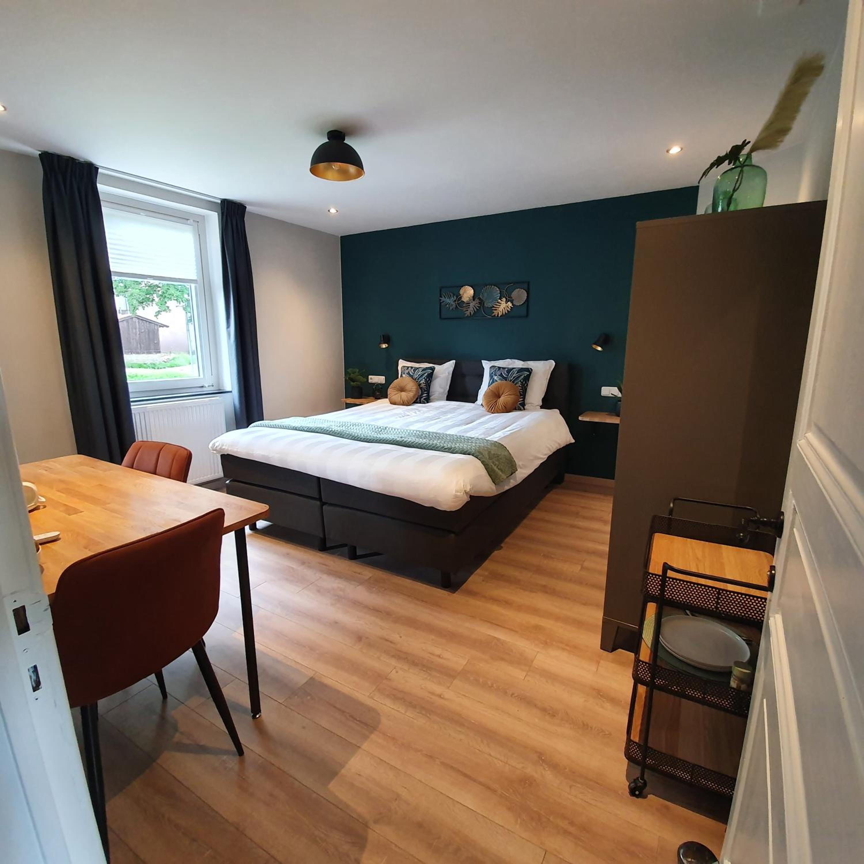 Large Double Room - Photo 7