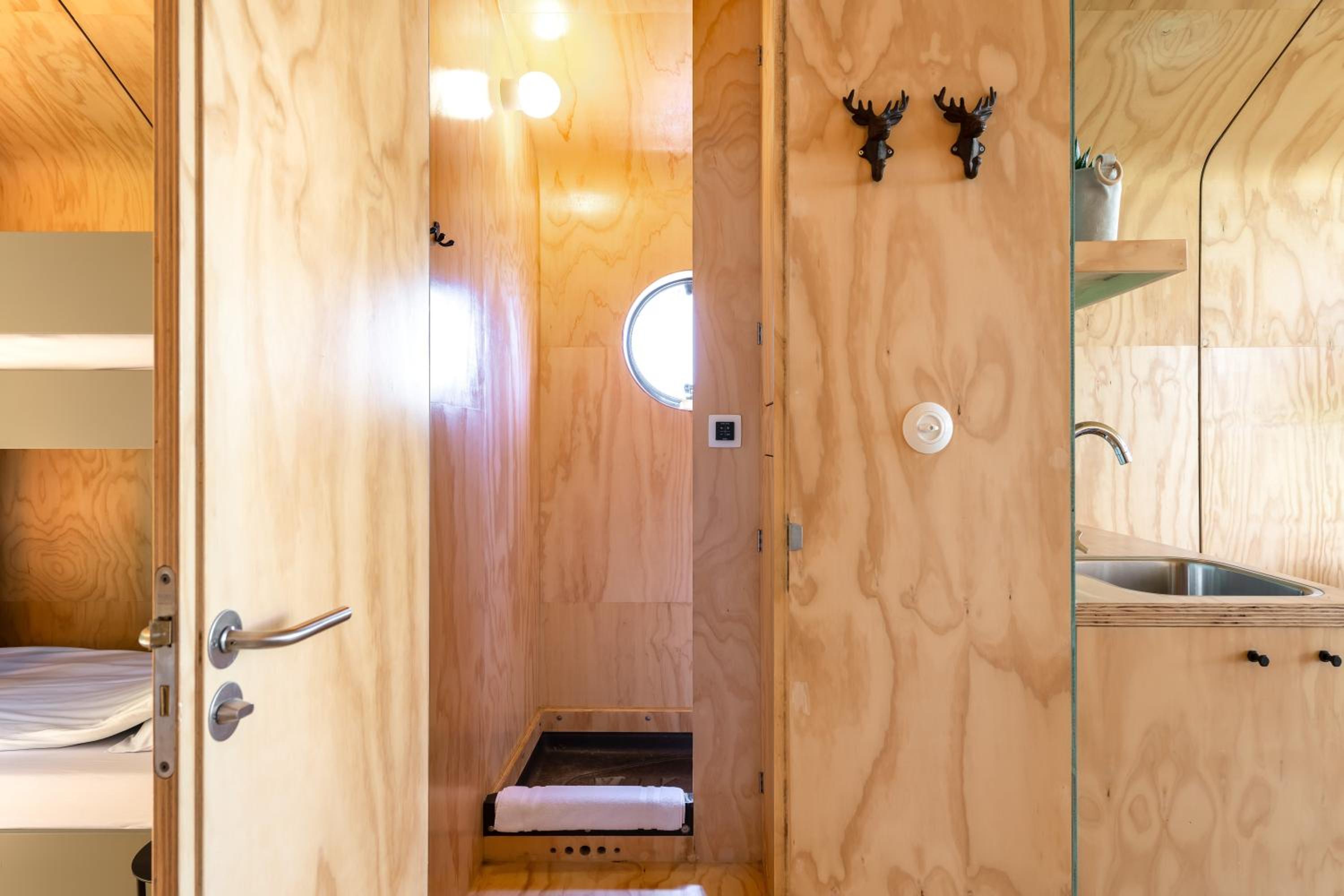 Wikkelhouse with Private Bathroom and Shower photo 2
