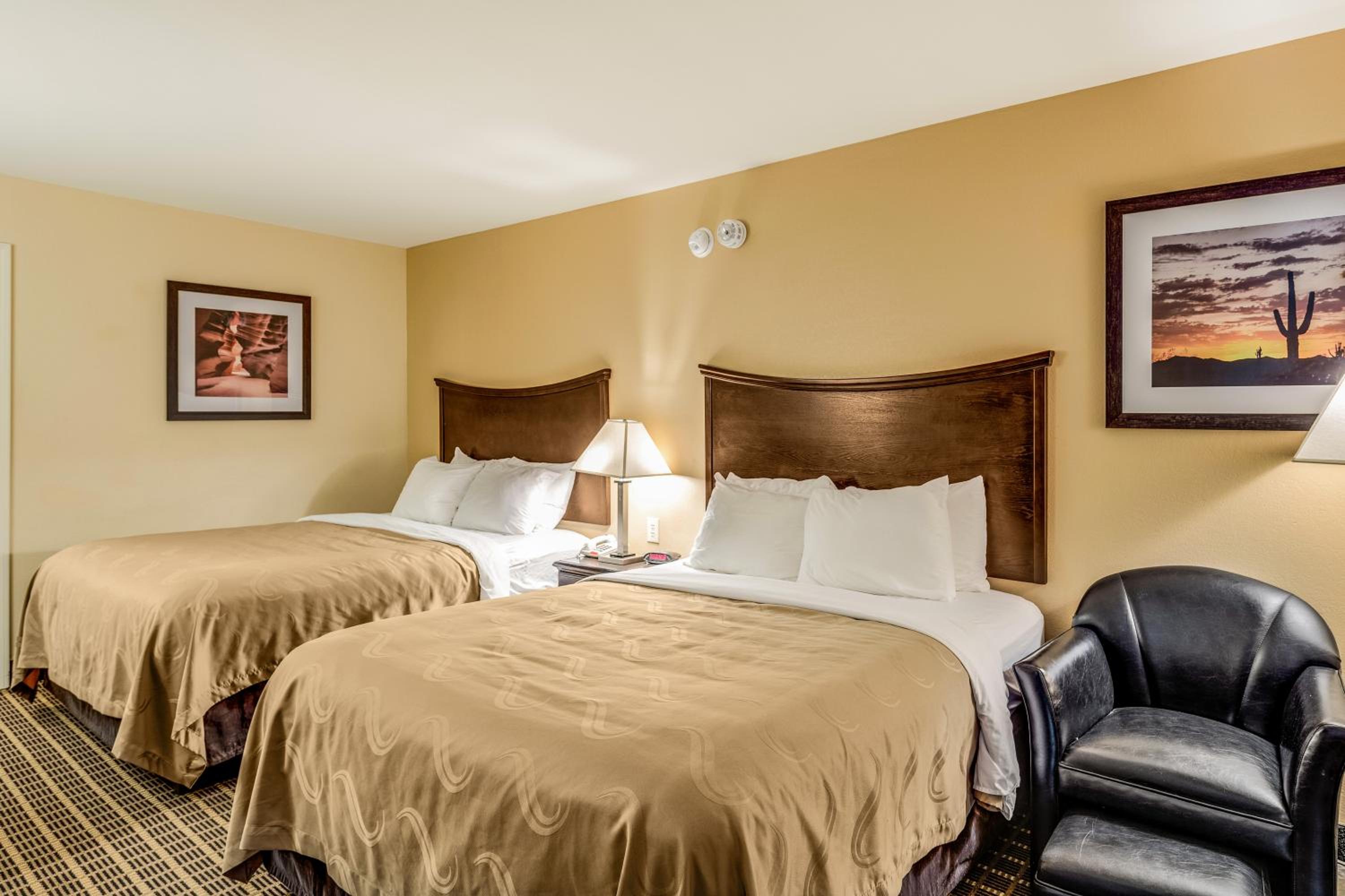 Queen Room with Two Queen Beds - Accessible/Non Smoking photo 3