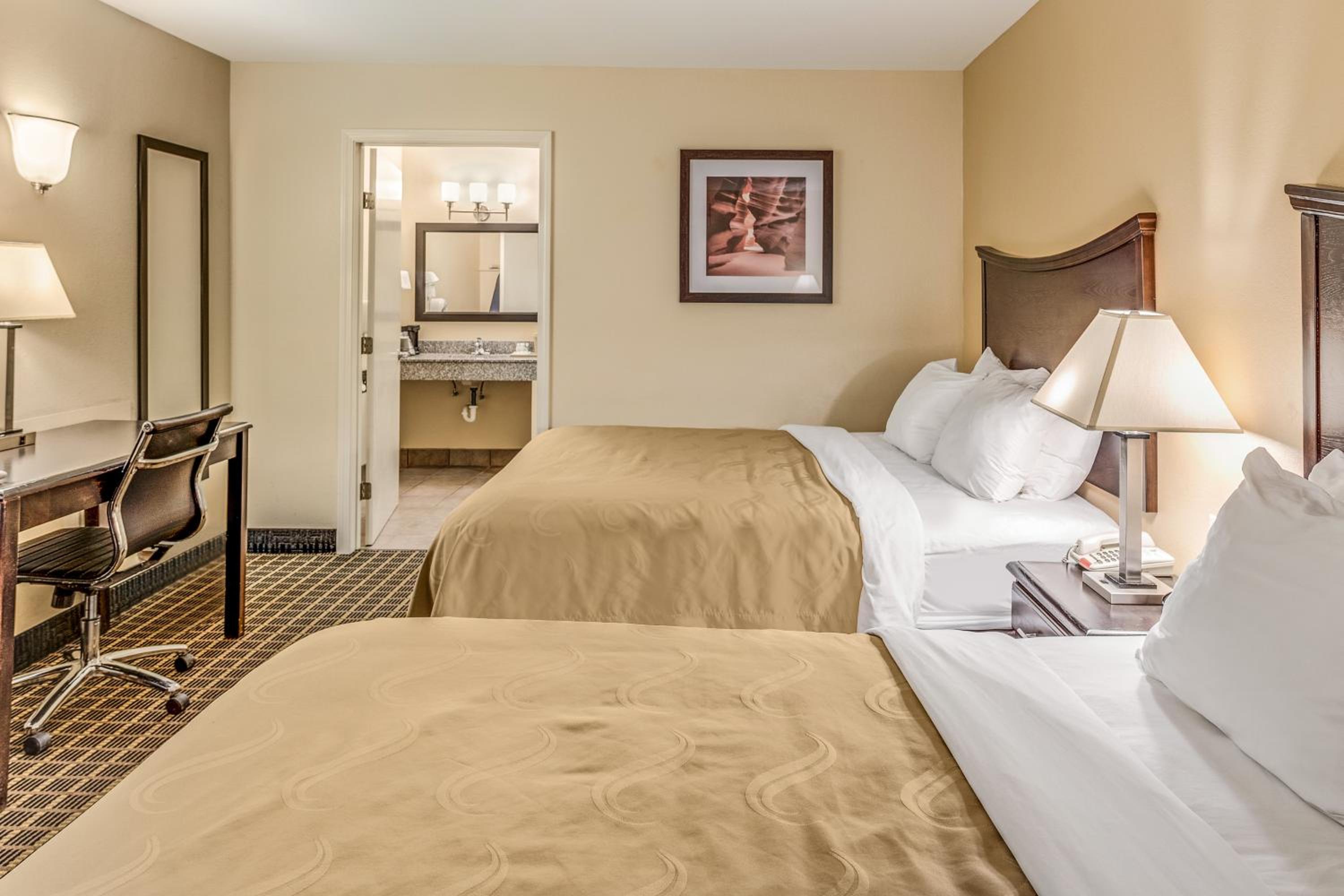 Queen Room with Two Queen Beds - Accessible/Non Smoking photo 2