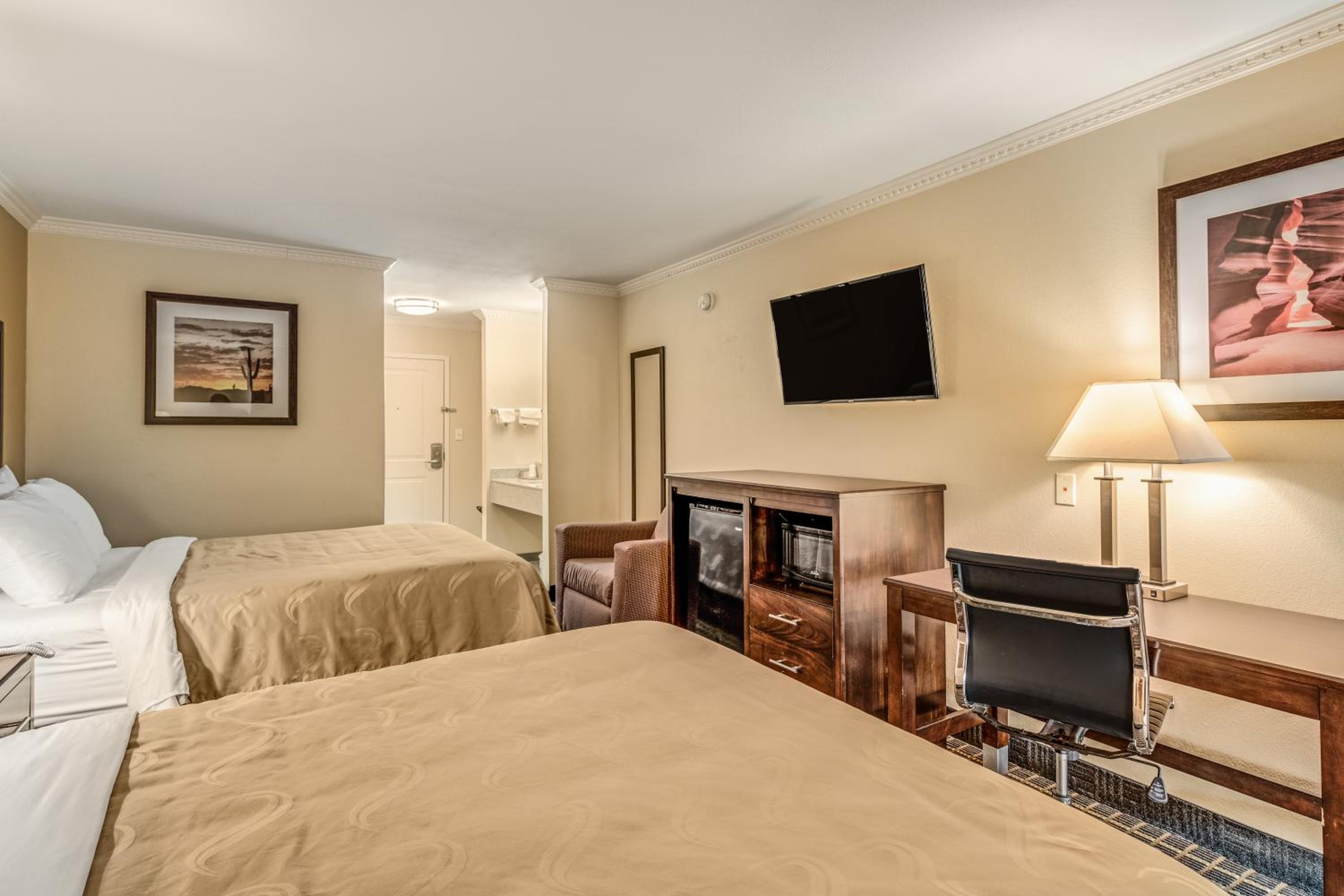 Standard Queen Room with Two Queen Beds - Non Smoking  photo 1