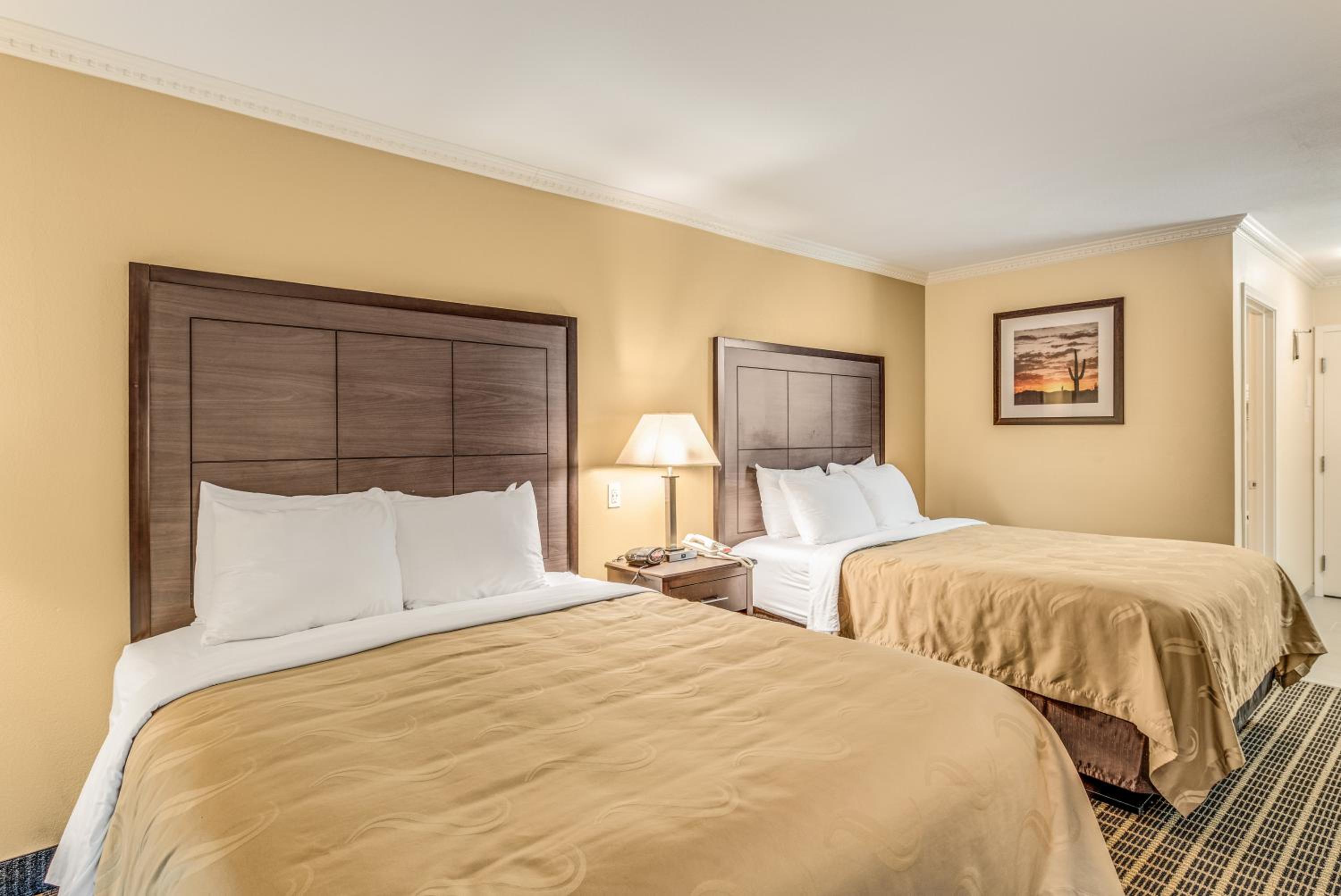 Standard Queen Room with Two Queen Beds - Non Smoking  photo 2