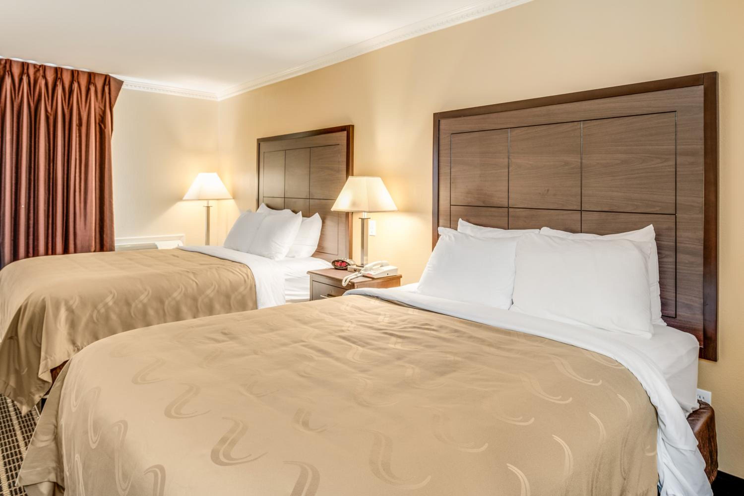 Standard Queen Room with Two Queen Beds - Non Smoking  photo 3