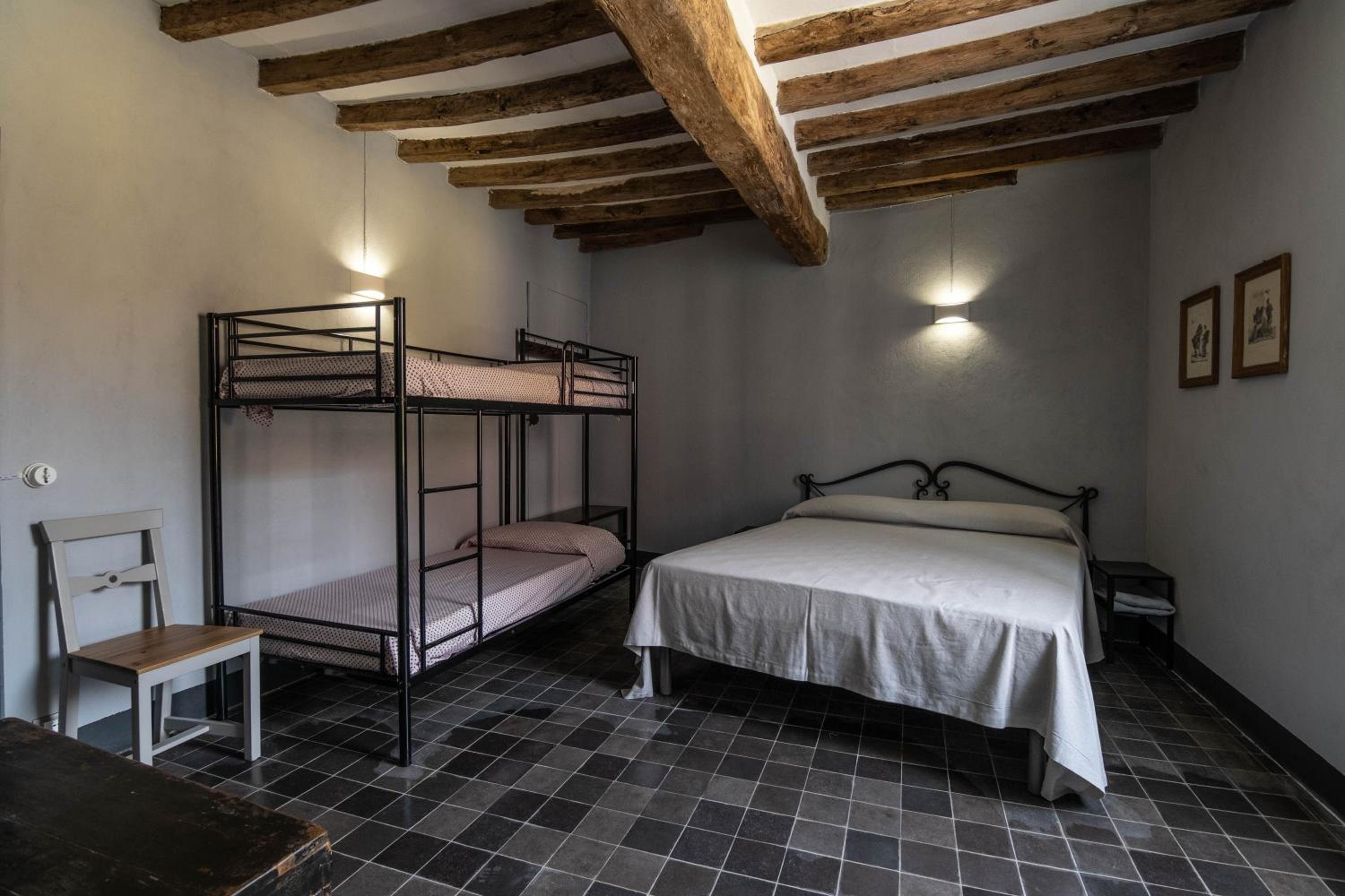 Quadruple Room with Private Bathroom photo 2