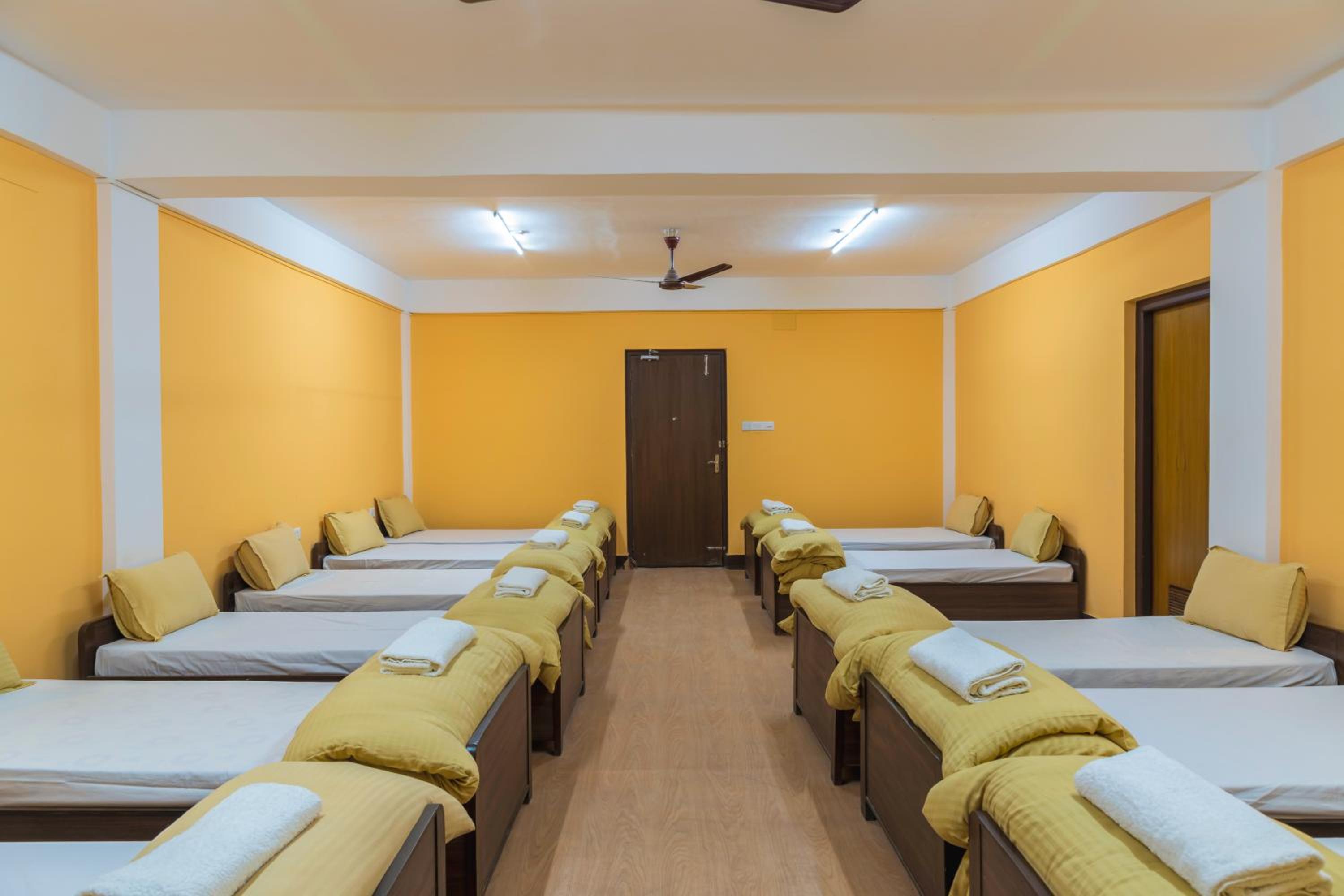 10-Bed Mixed Dormitory Room