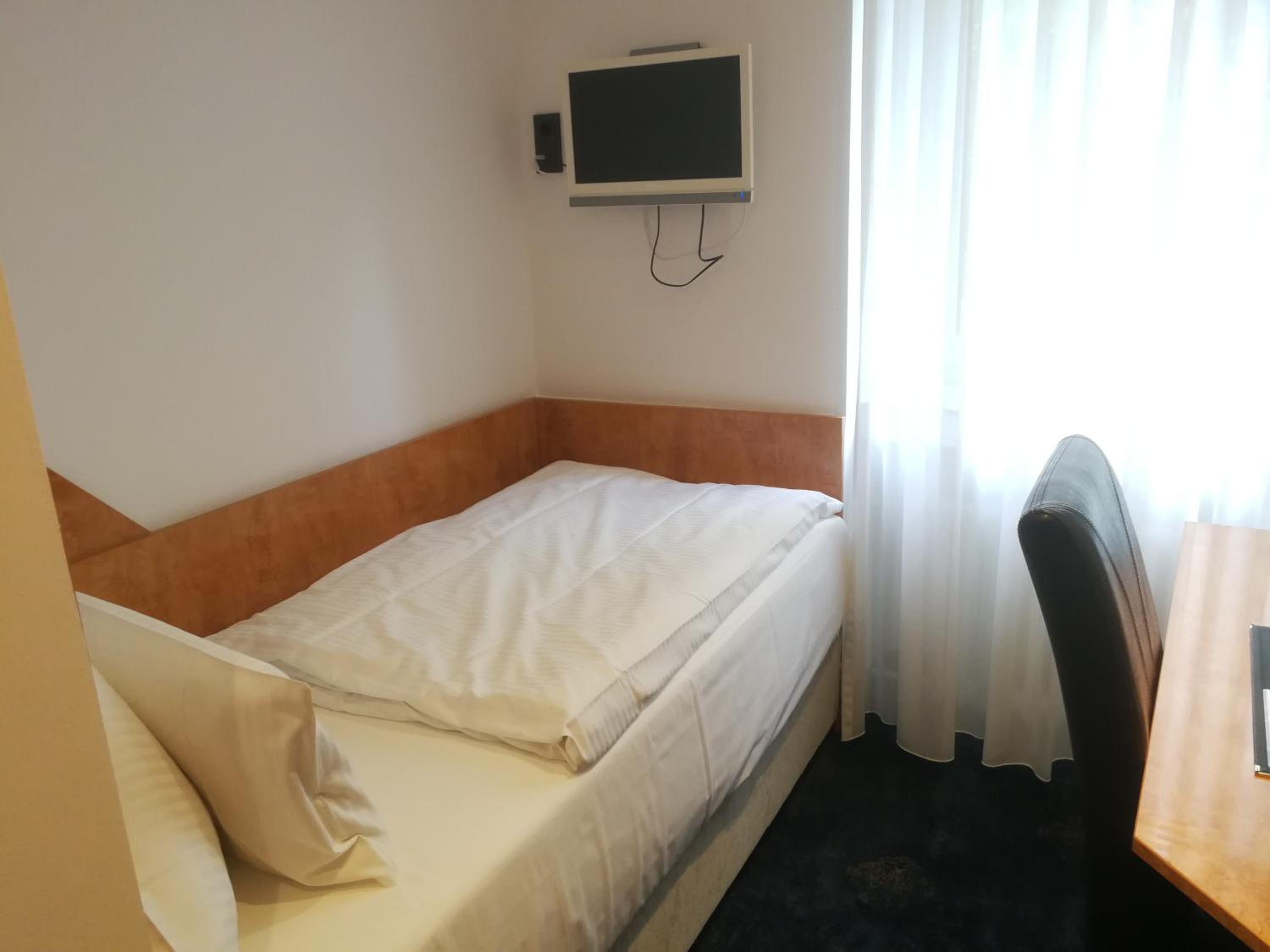 Single Room photo 3