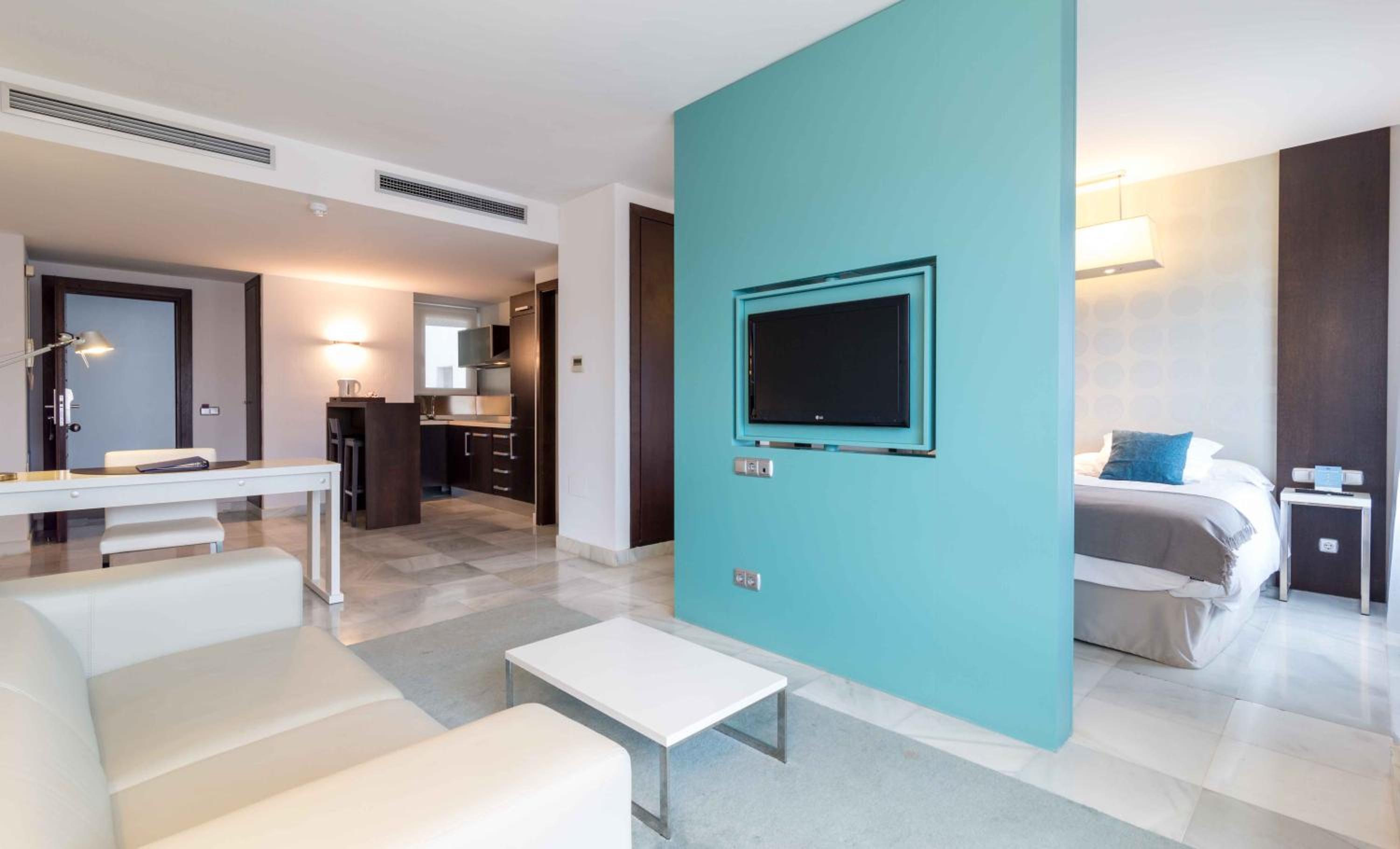 One-Bedroom Apartment - Photo 3