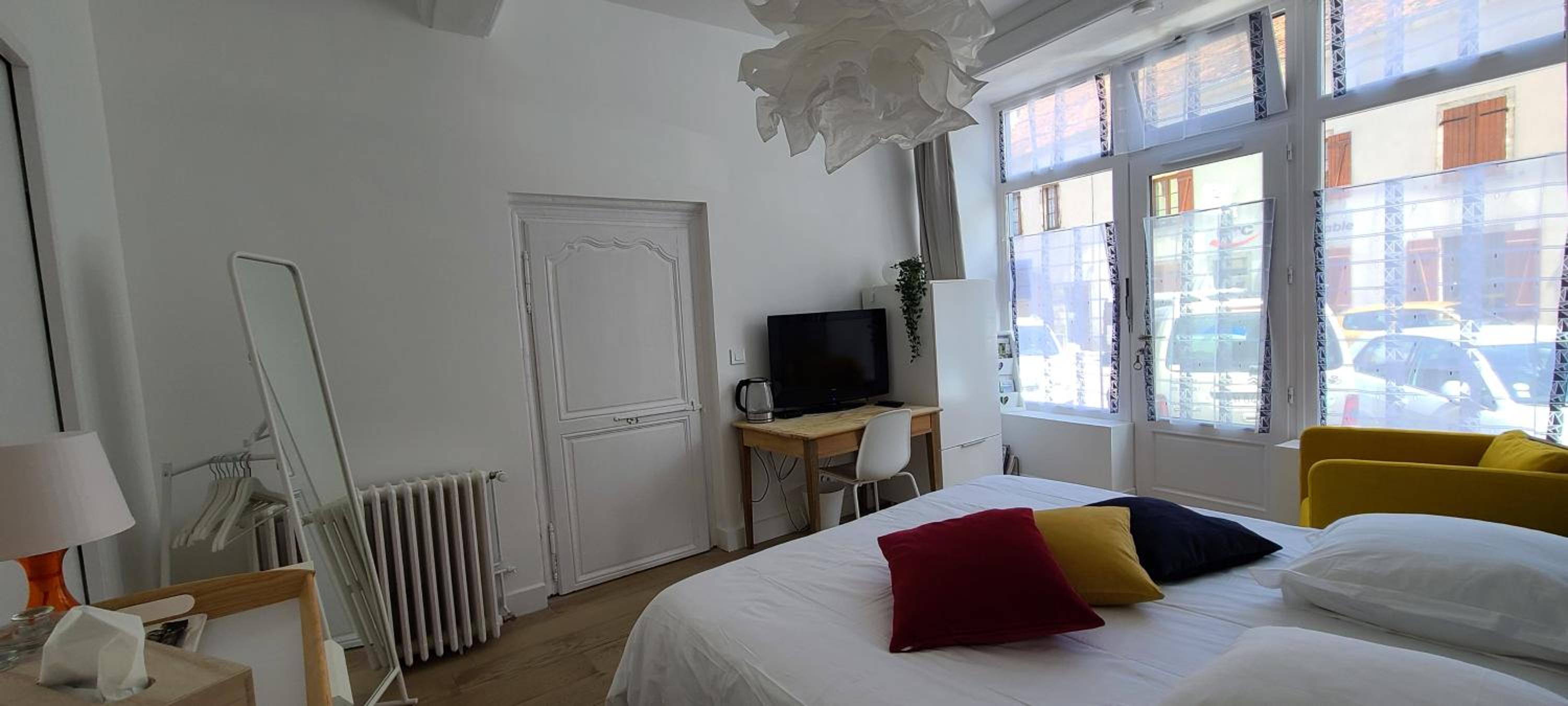 Double or Twin Room with Private Bathroom - Photo 2