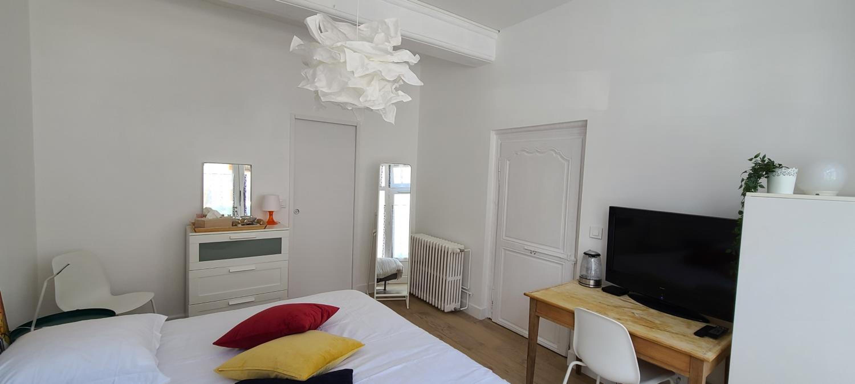 Double or Twin Room with Private Bathroom - Photo 3