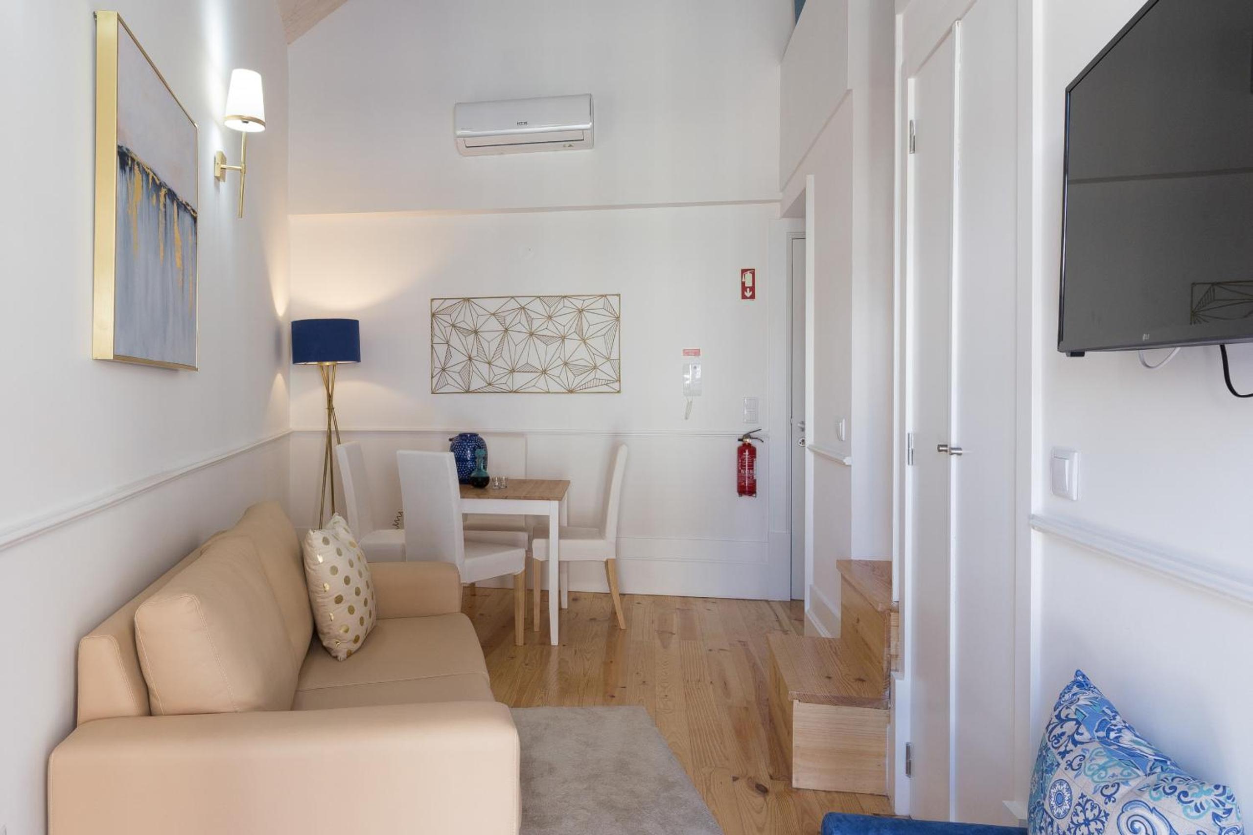 Mezzanine with Balcony - F - Photo 18