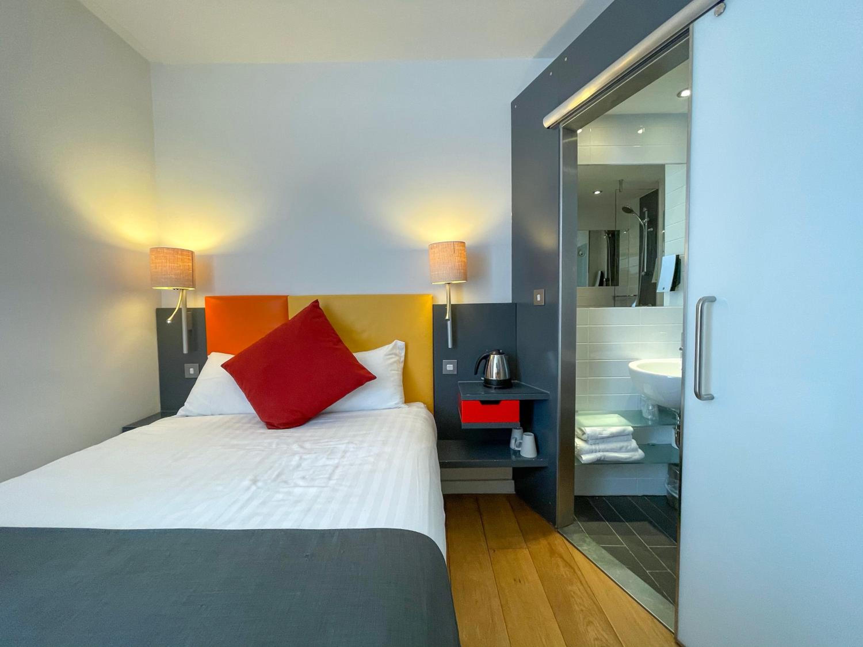Double Room - Photo 12