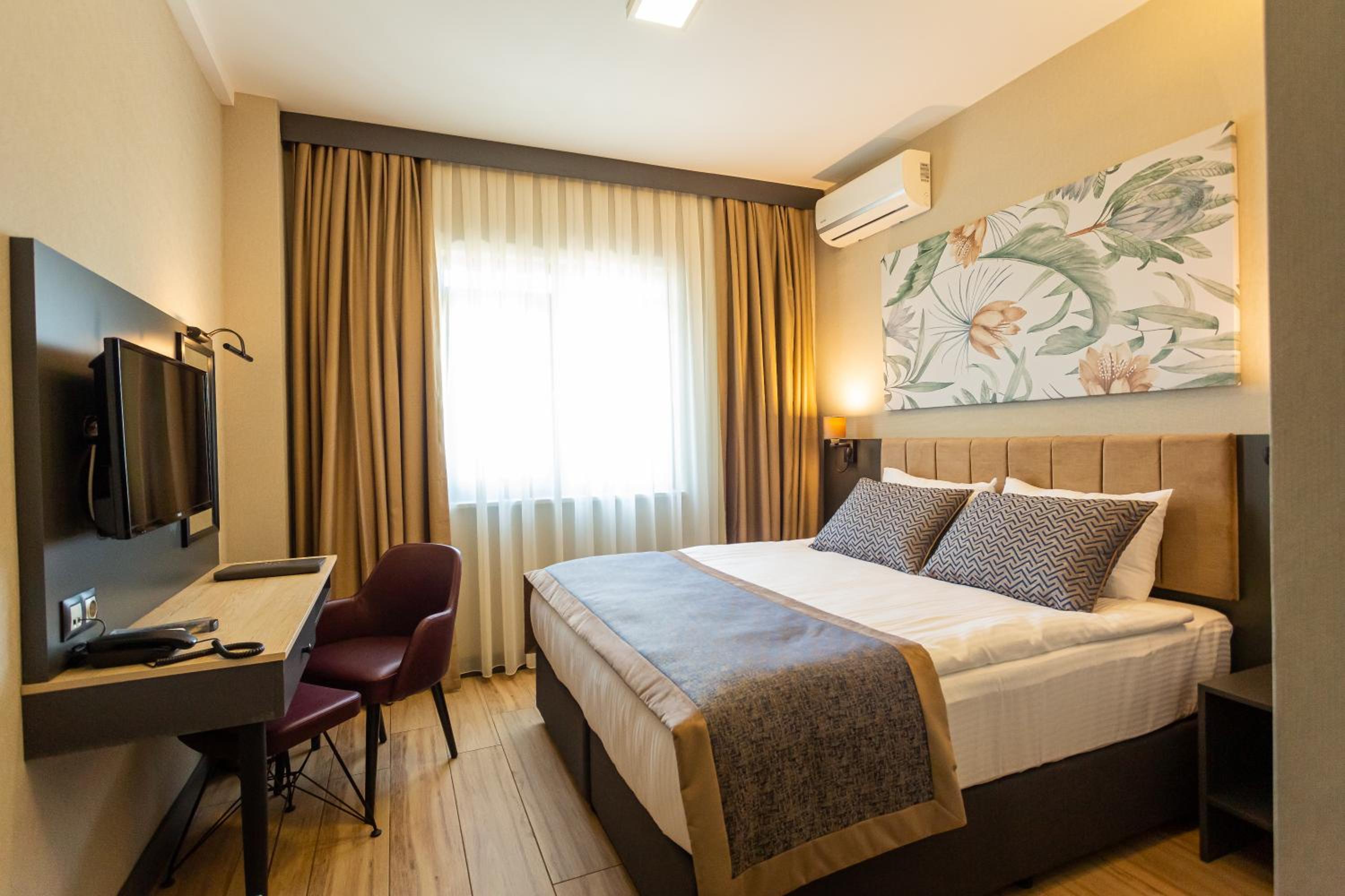 Standard King Room - Photo 1