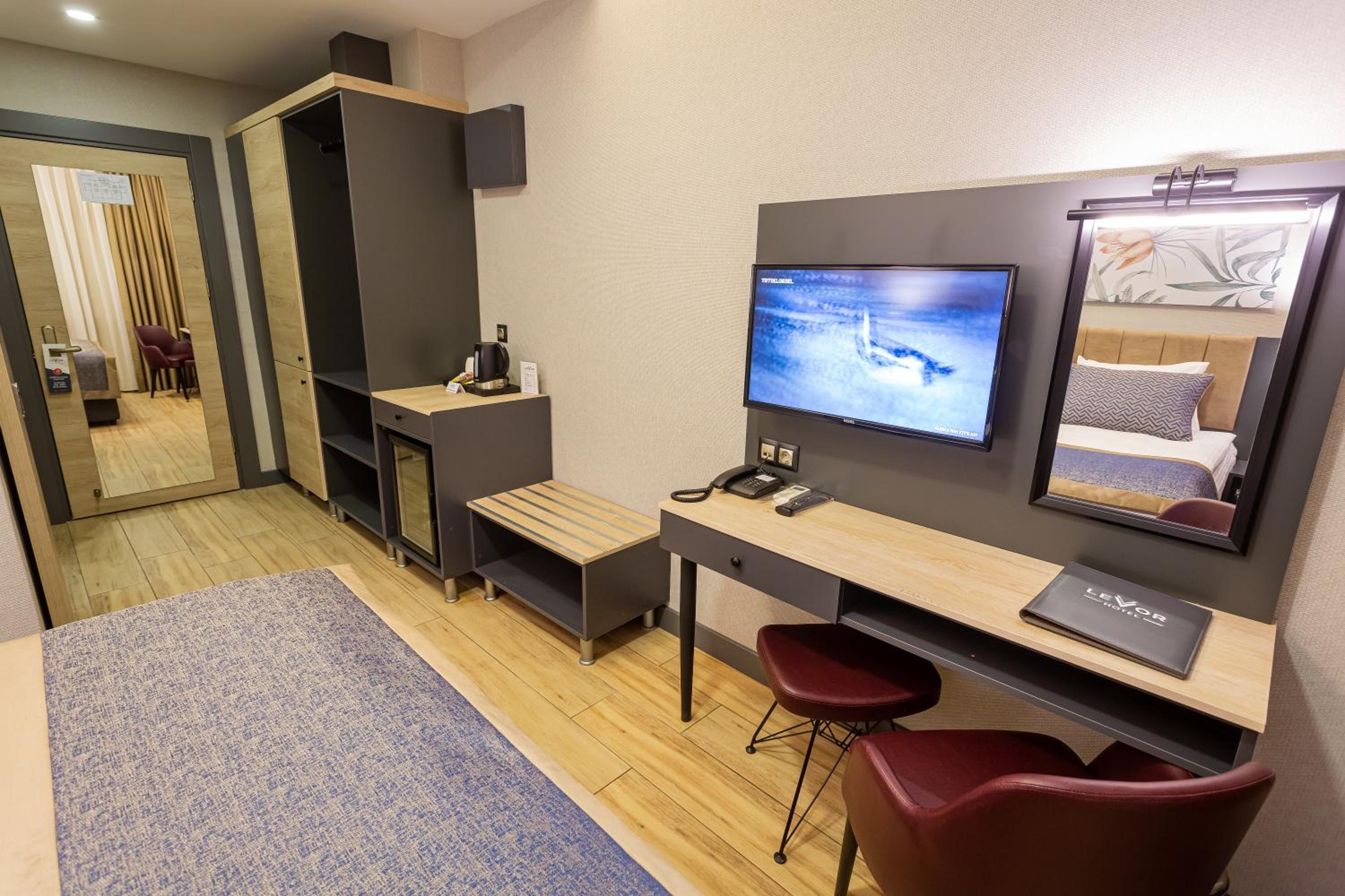 Standard King Room - Photo 5