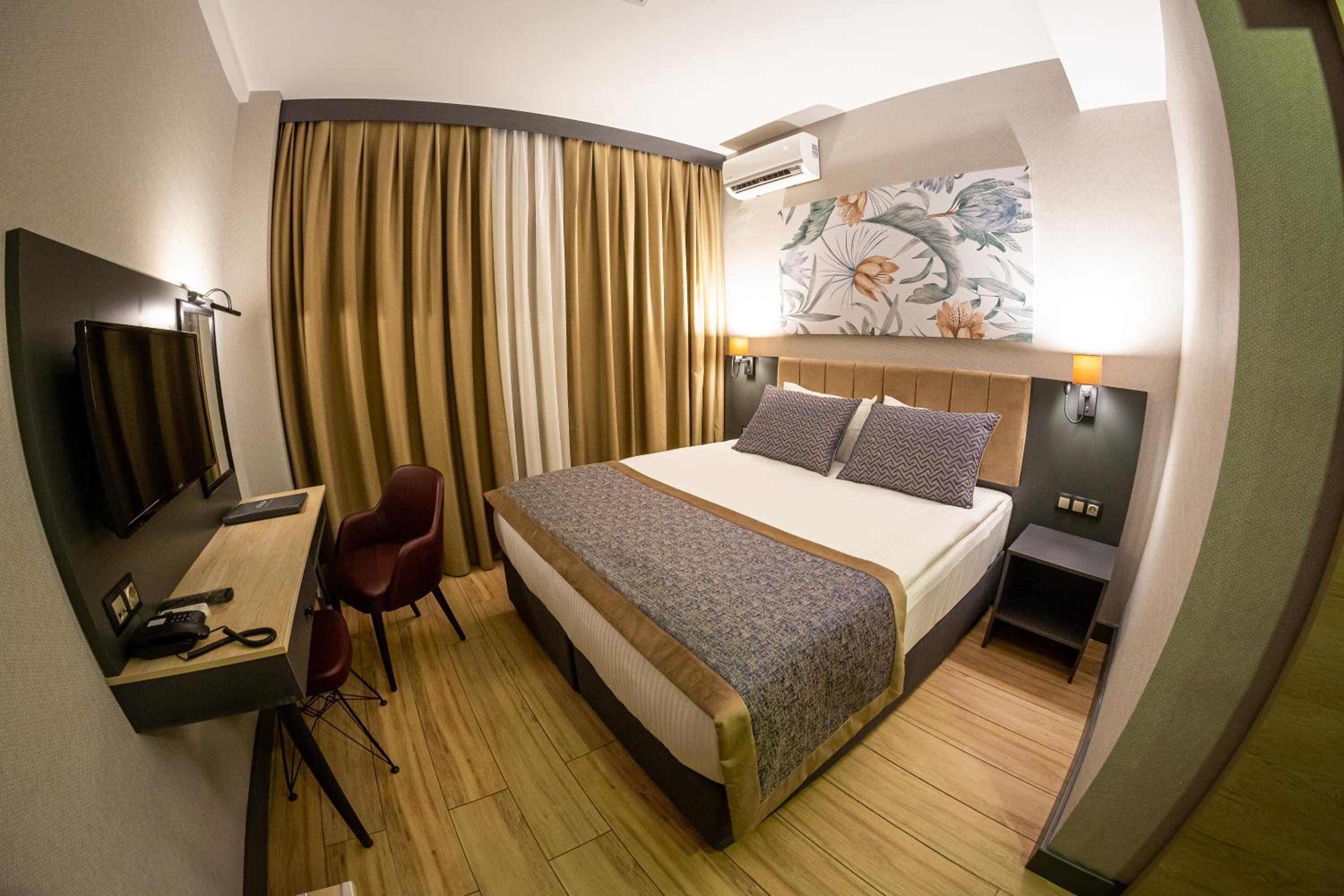 Standard King Room - Photo 4