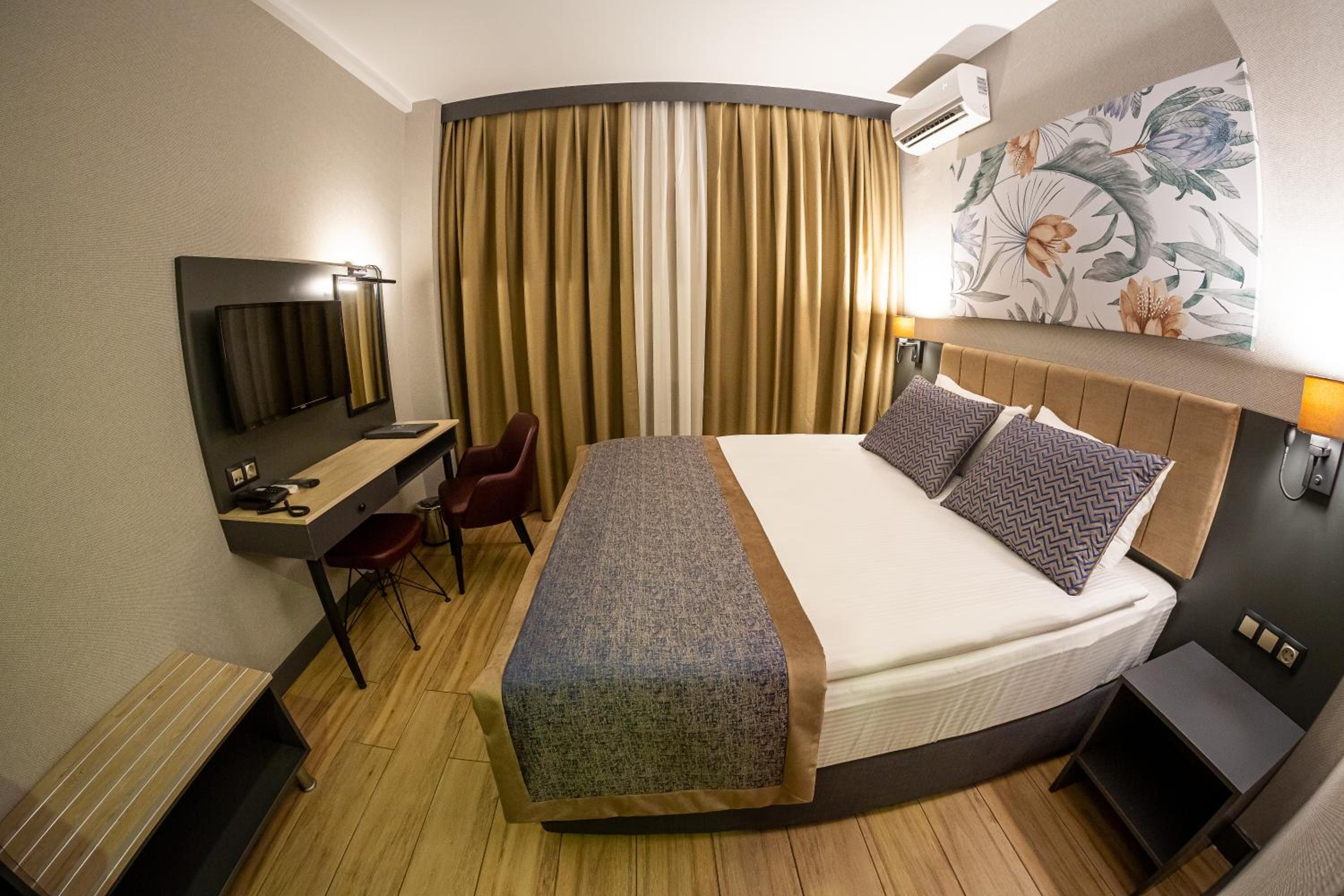 Standard King Room - Photo 3