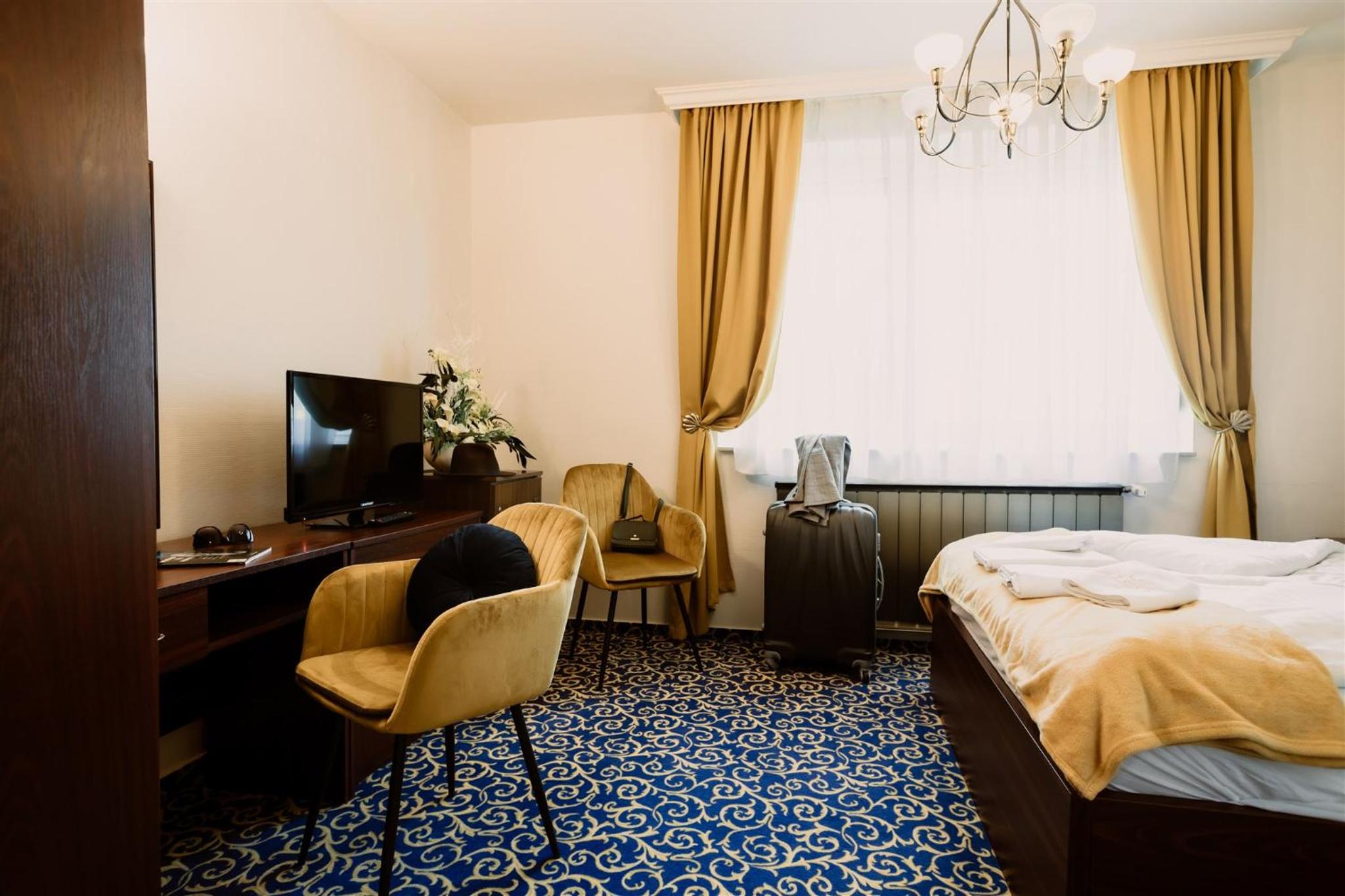 Double Room - Photo 8