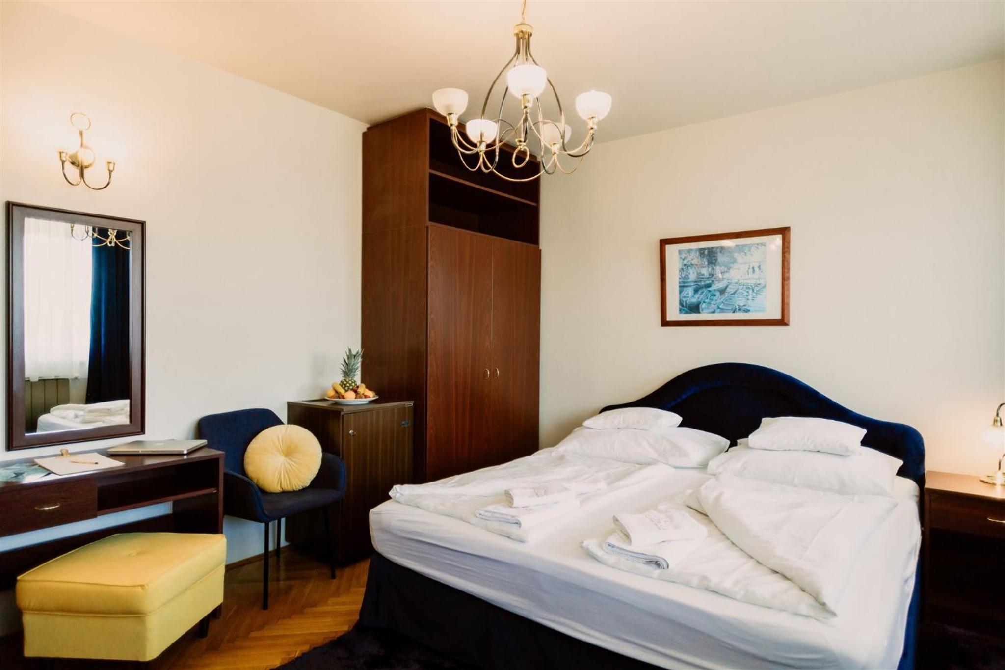 Double Room - Photo 9