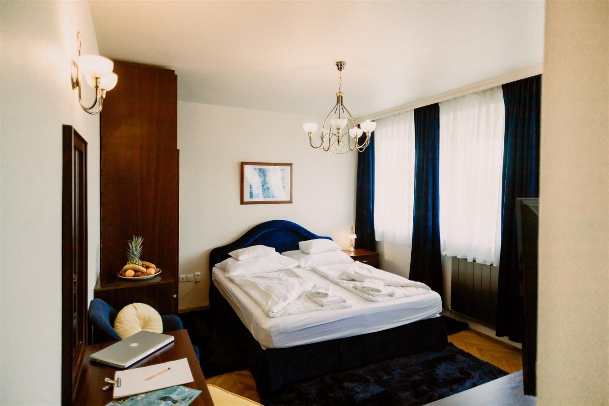 Double Room - Photo 15