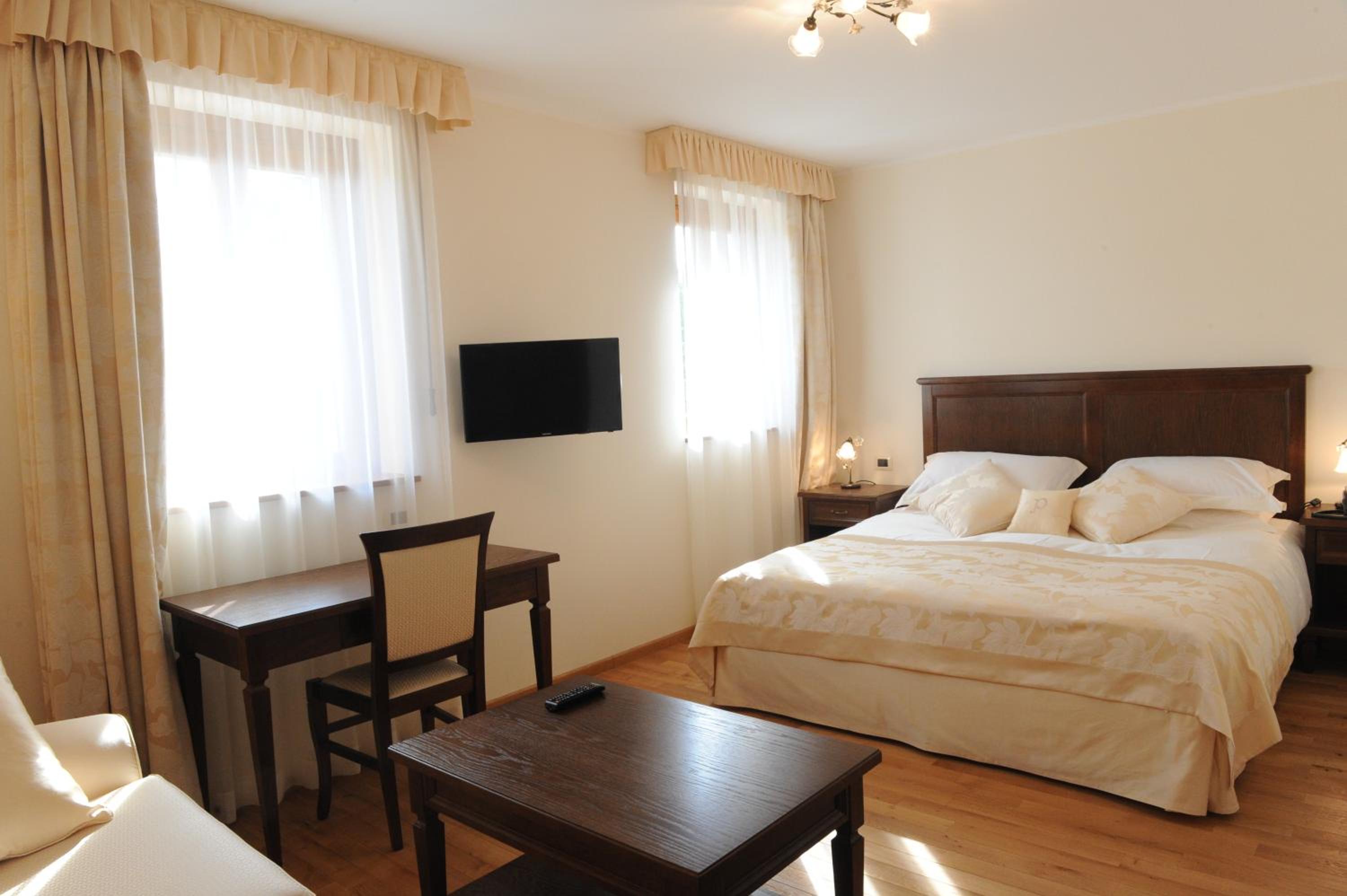 Deluxe Double Room photo 3