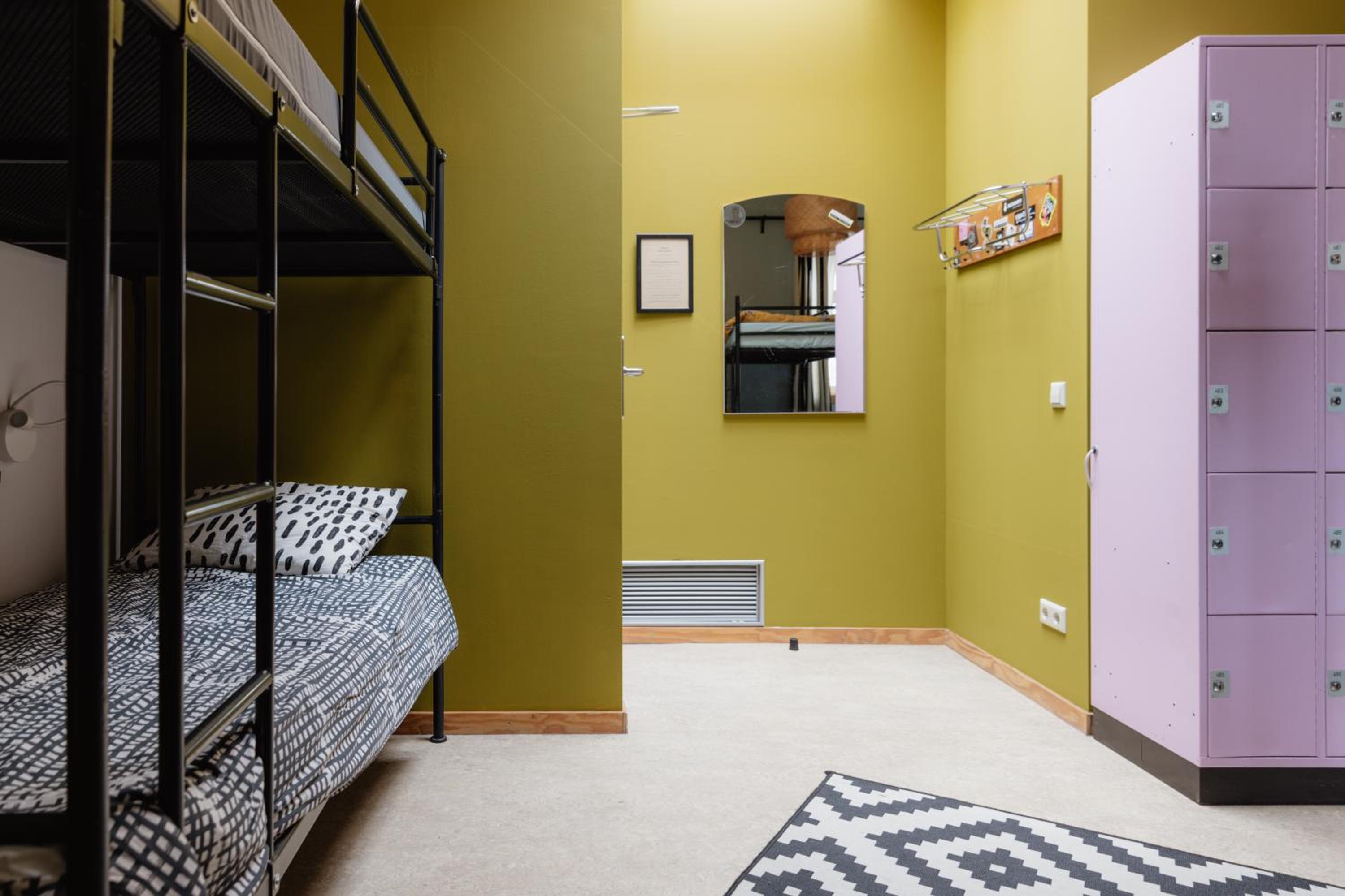 Bed in 10-Bed Mixed Dormitory Room photo 3