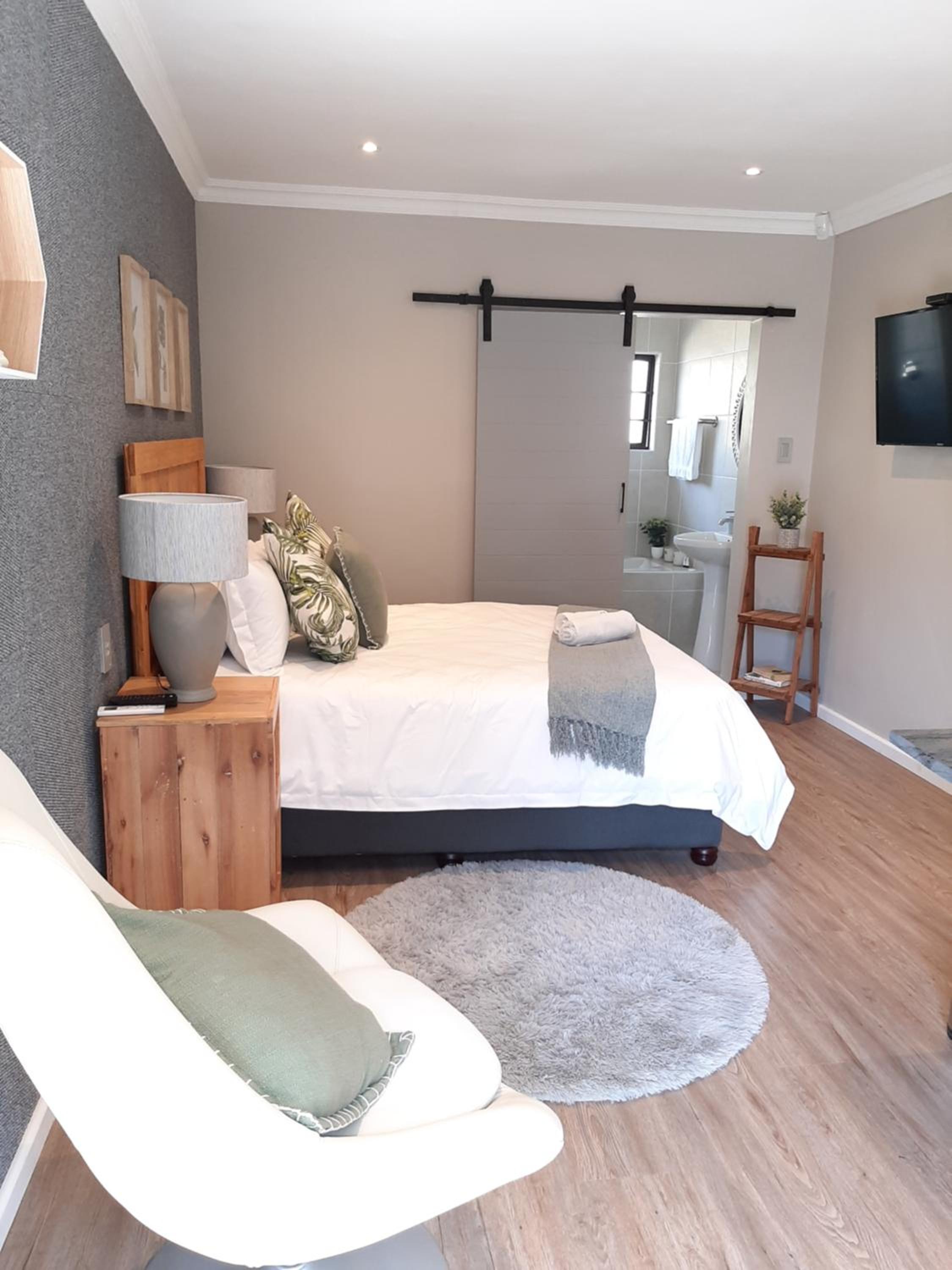 Luxury Queen Room