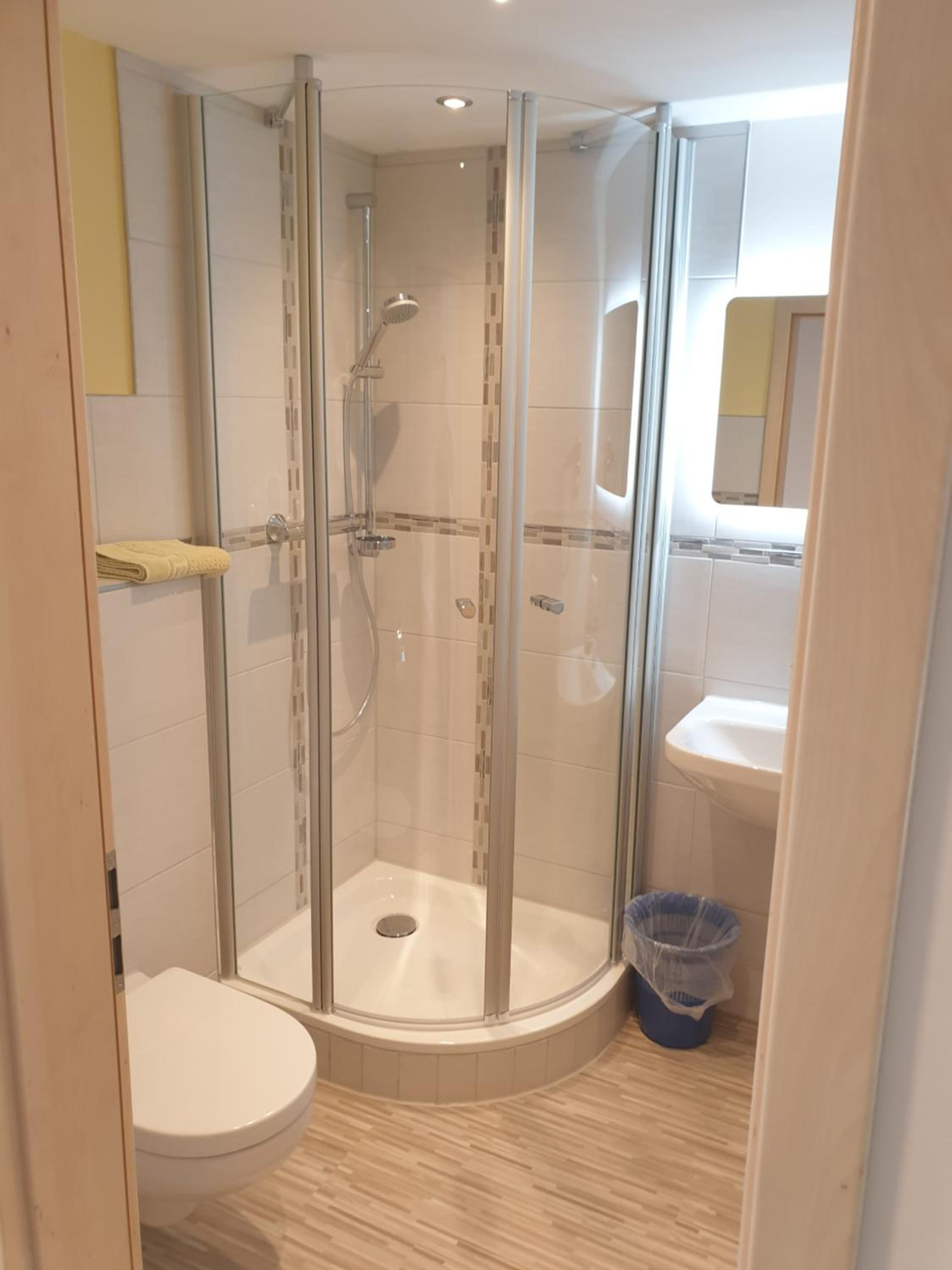 Double Room with Private Bathroom - Photo 14