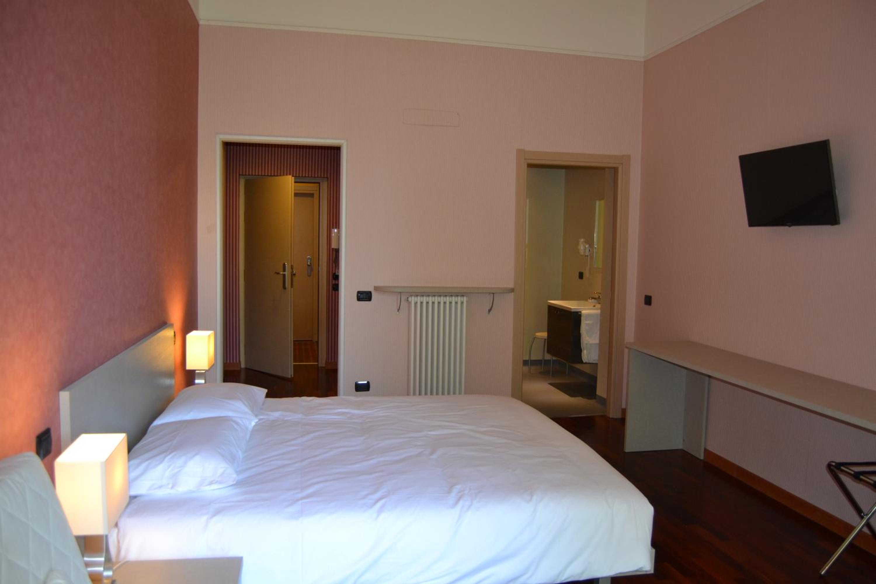 Standard Double Room photo 1