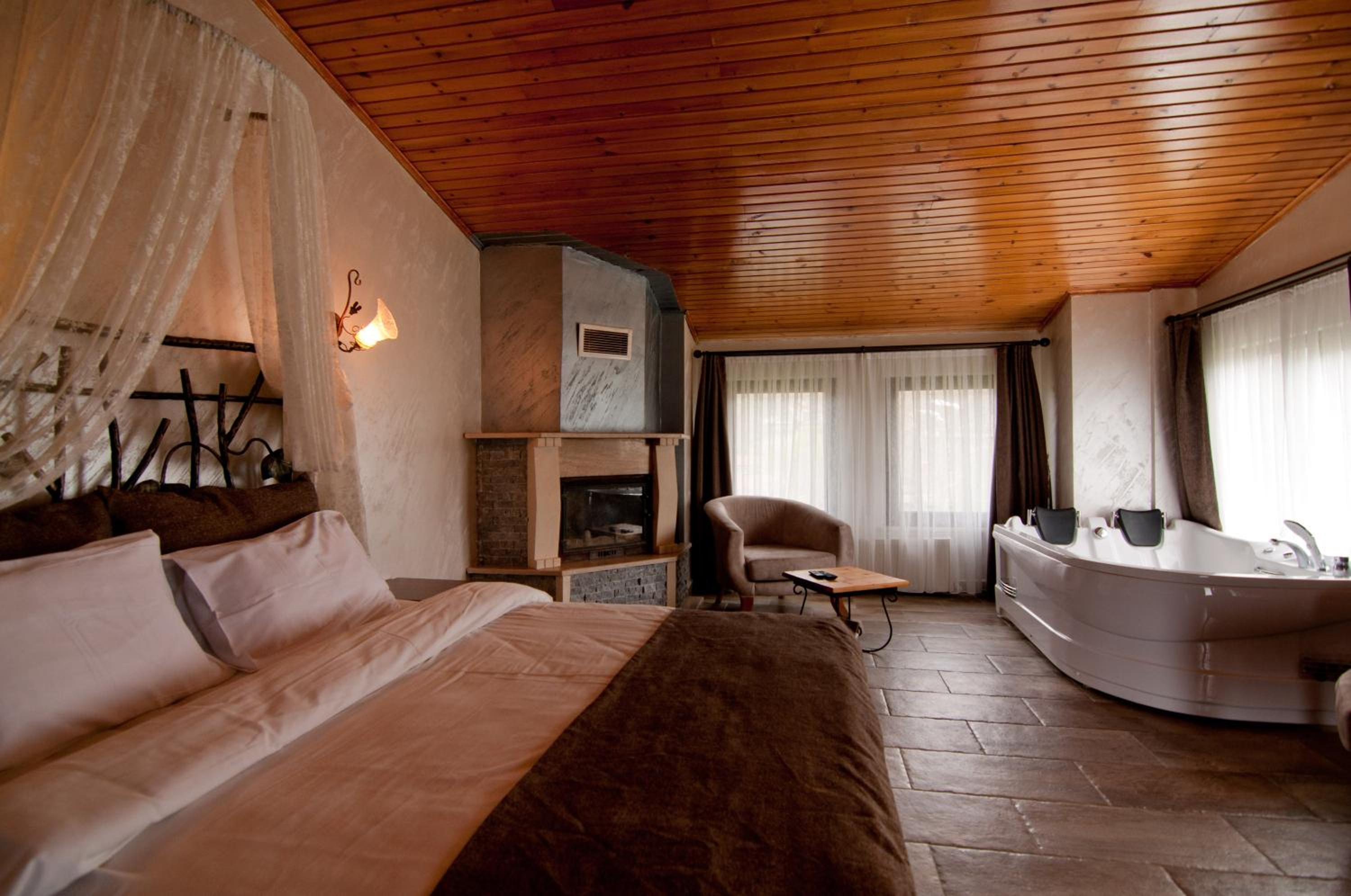 Deluxe  Room With River View And Fireplace photo 2