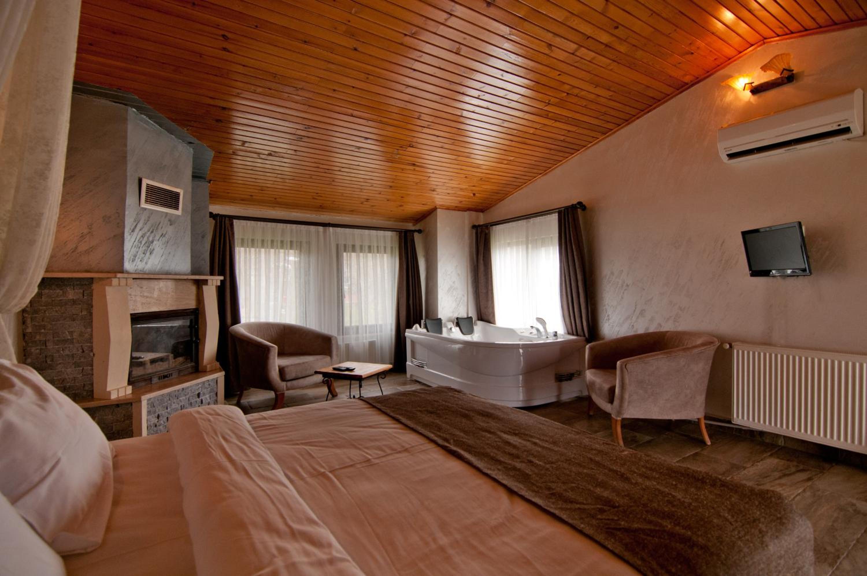 Deluxe  Room With River View And Fireplace photo 1