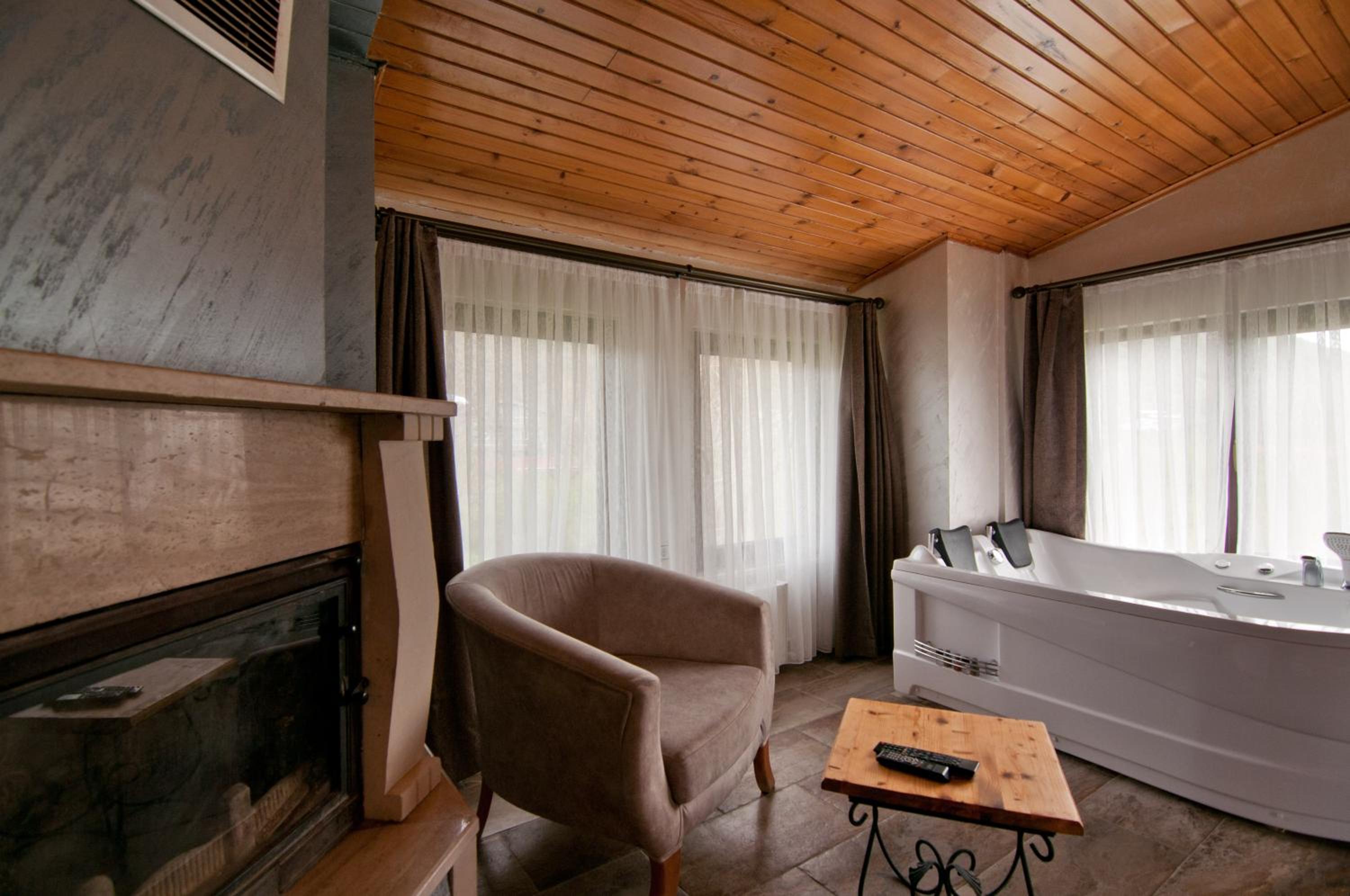 Deluxe  Room With River View And Fireplace photo 3