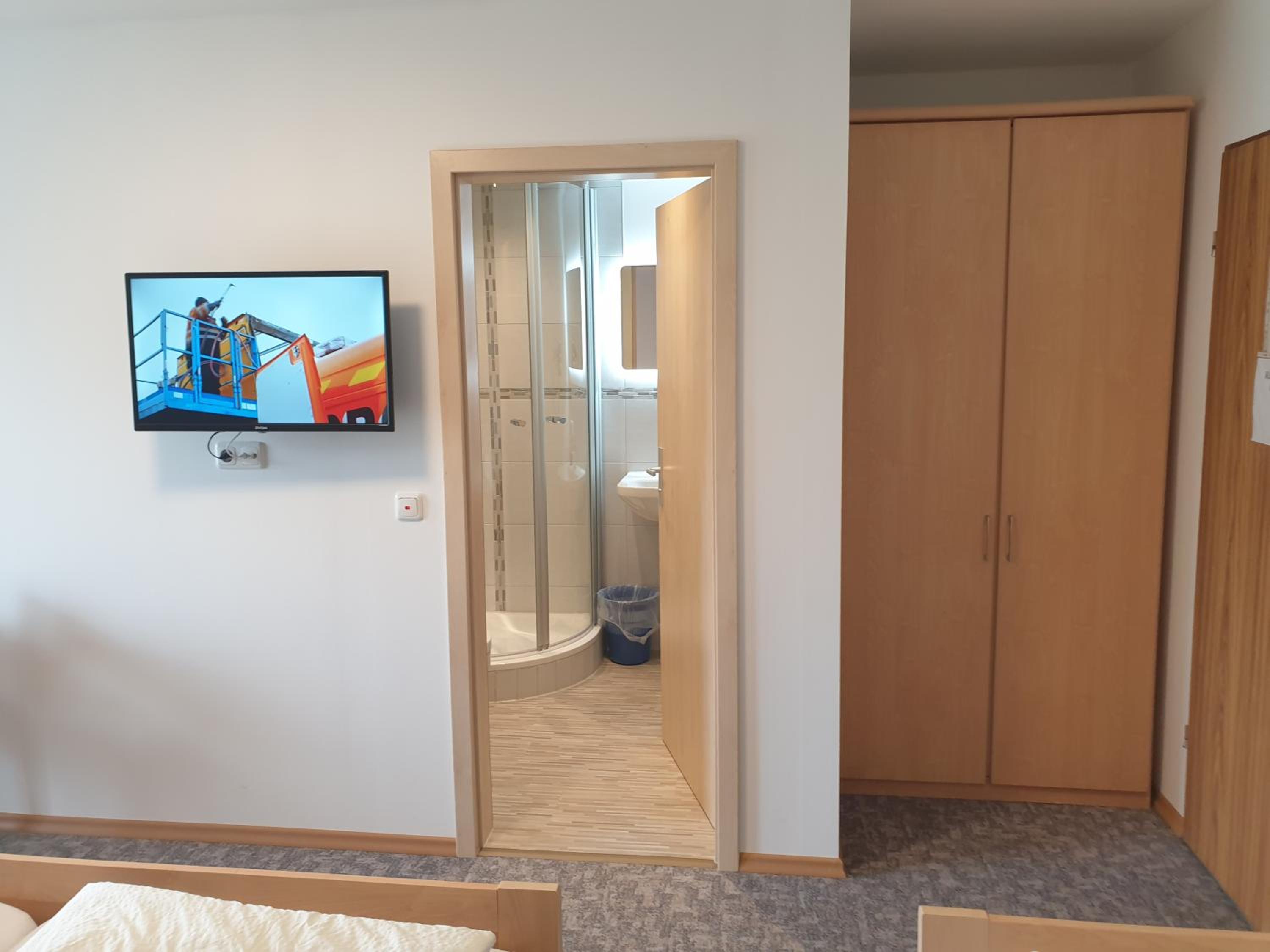 Triple Room with Bathroom - Photo 3
