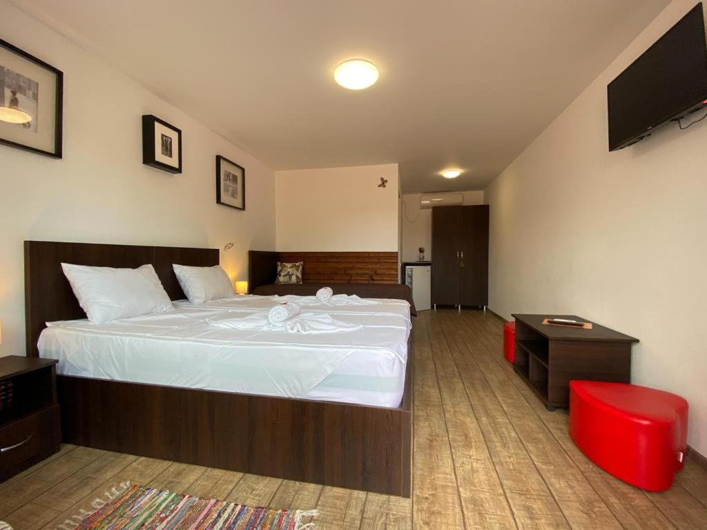 Deluxe Family Room - Photo 3