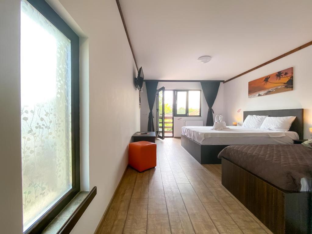 Deluxe Family Room - Photo 17