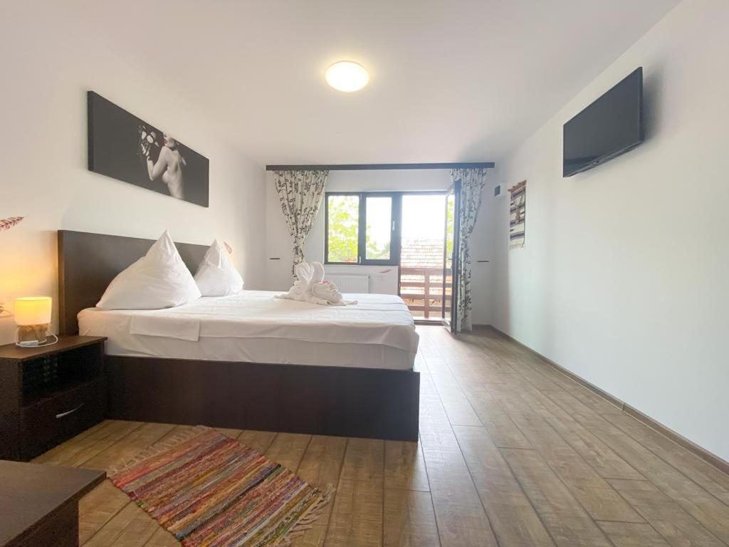 Double Room - Photo 9