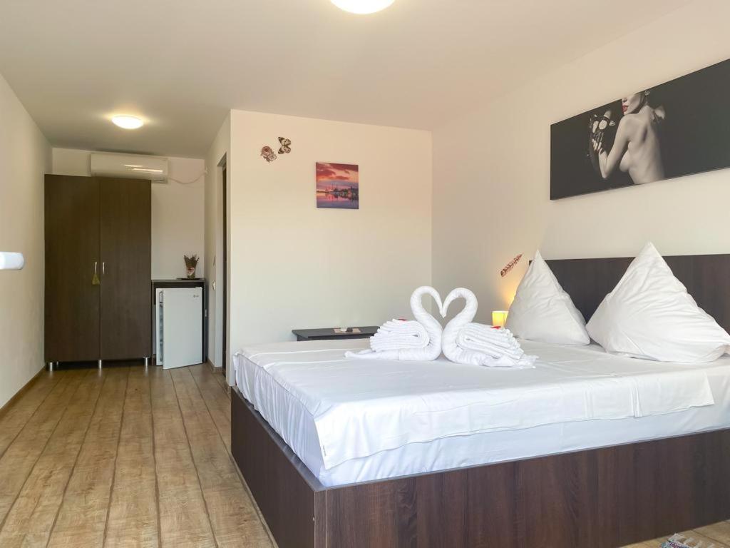 Double Room - Photo 11