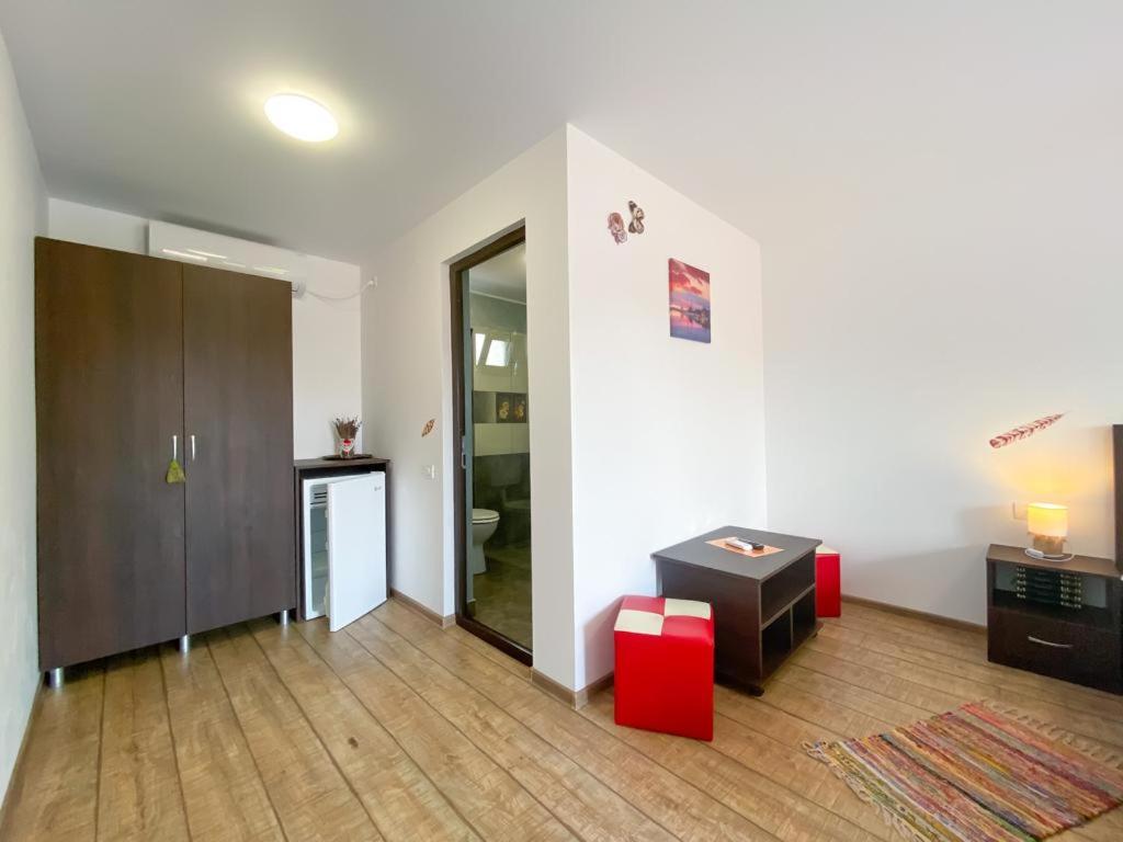 Double Room - Photo 12