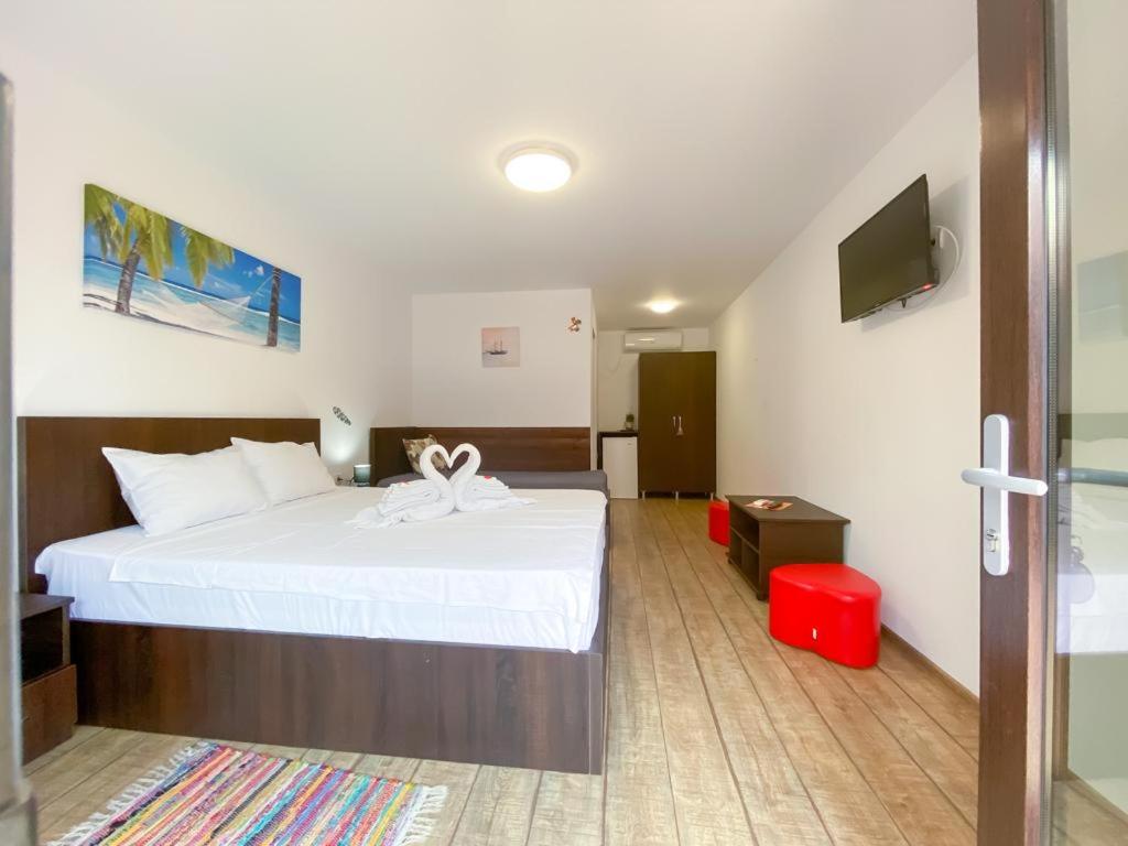 Double Room - Photo 15