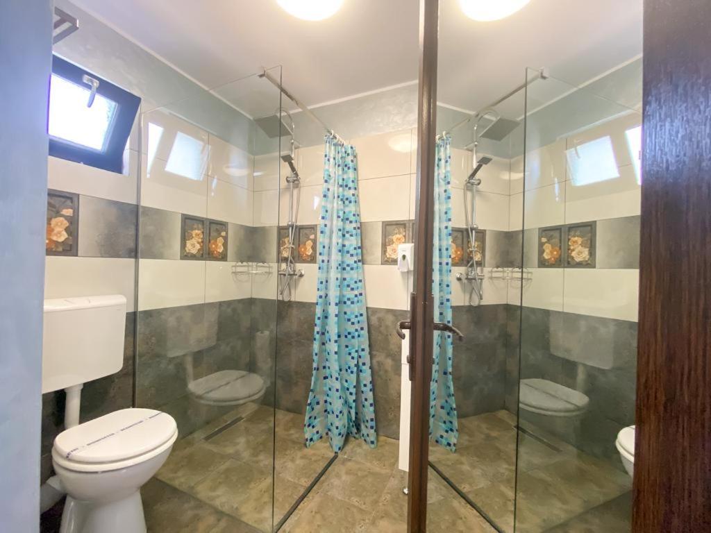 Double Room - Photo 17