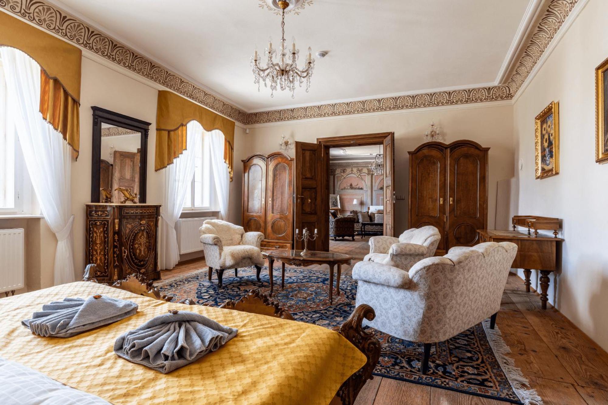 Deluxe Suite - Photo 7