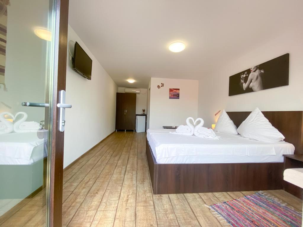 Double Room - Photo 18
