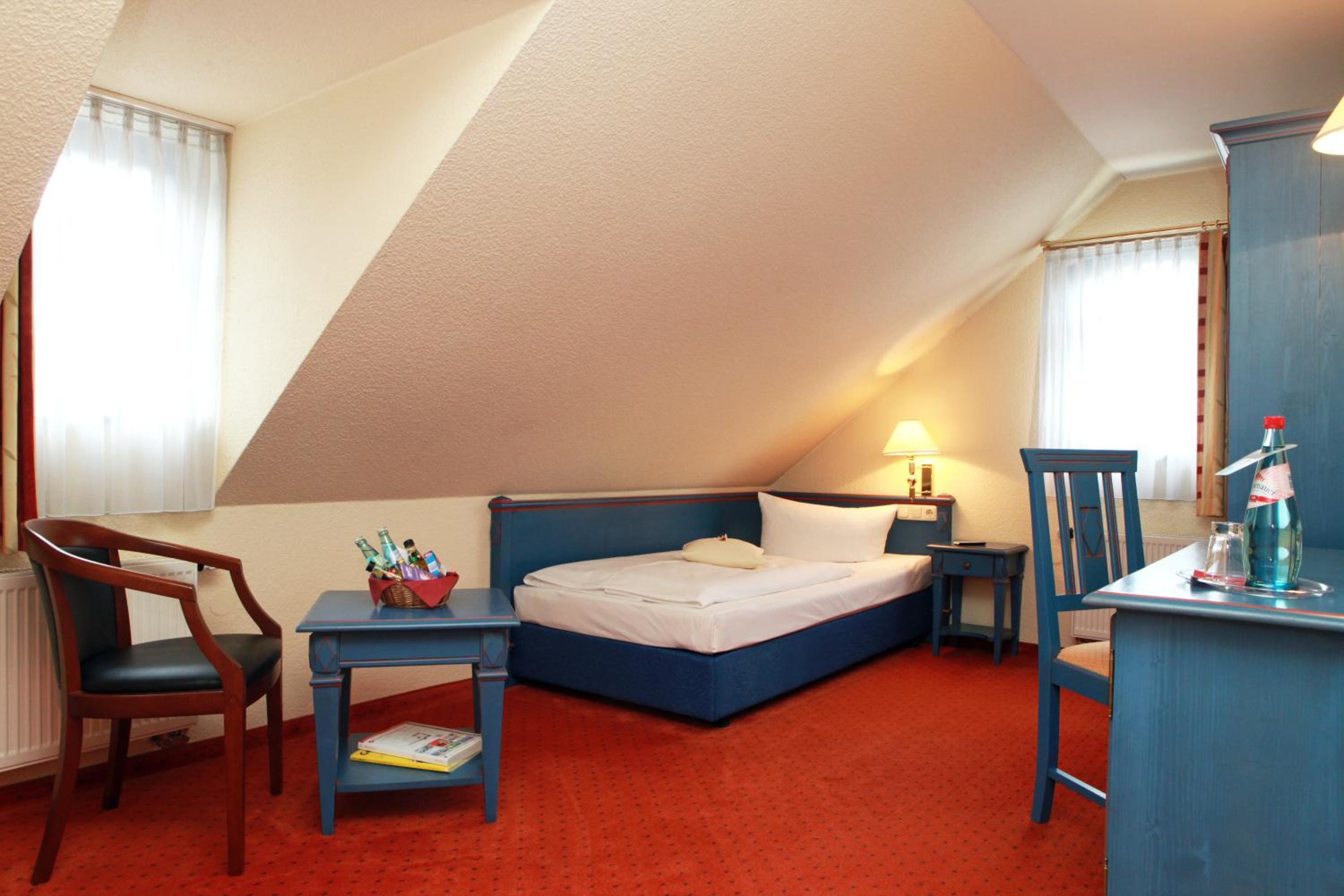 Single Room photo 2