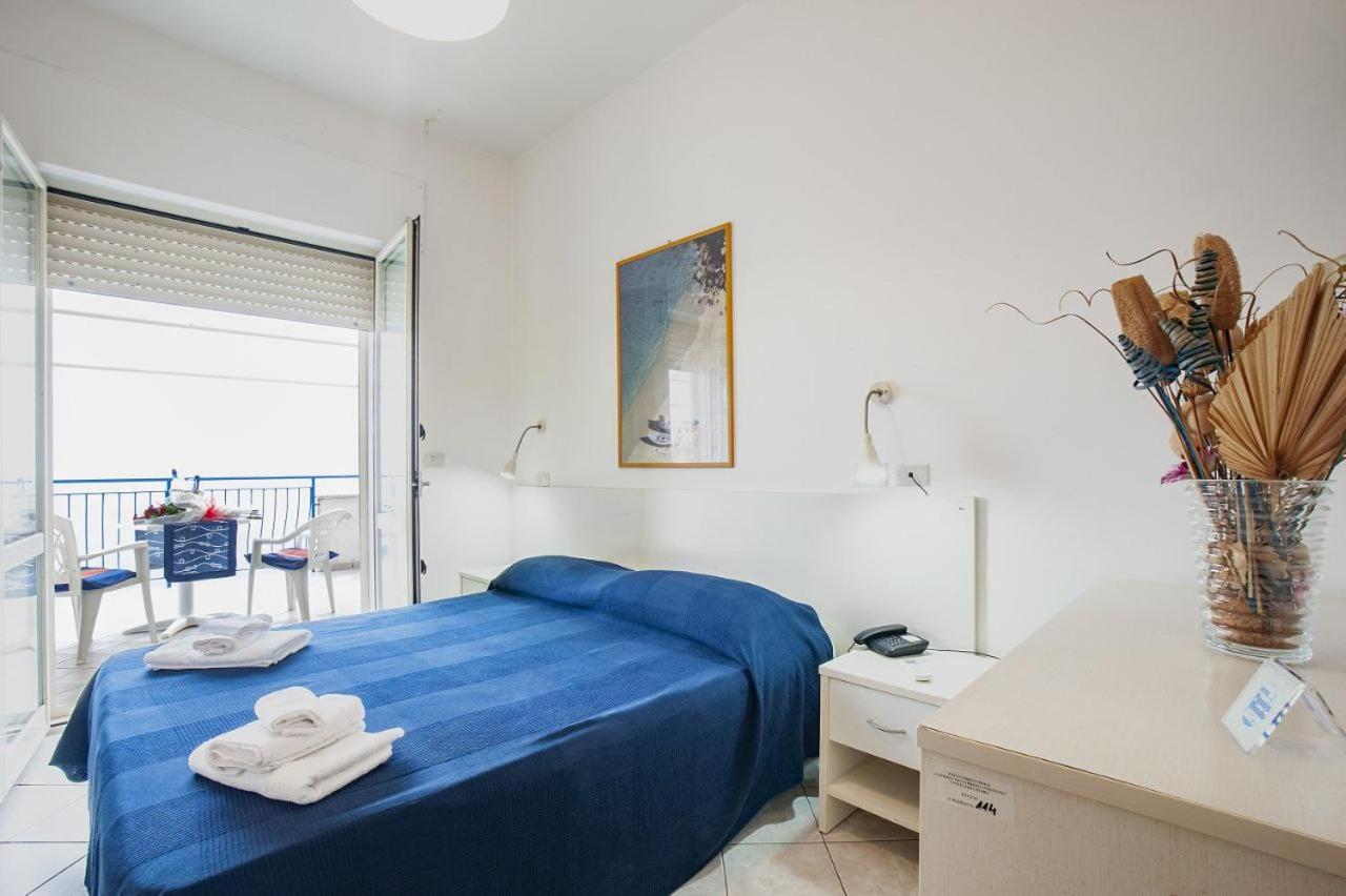 Double Room with Balcony and Sea View photo 2