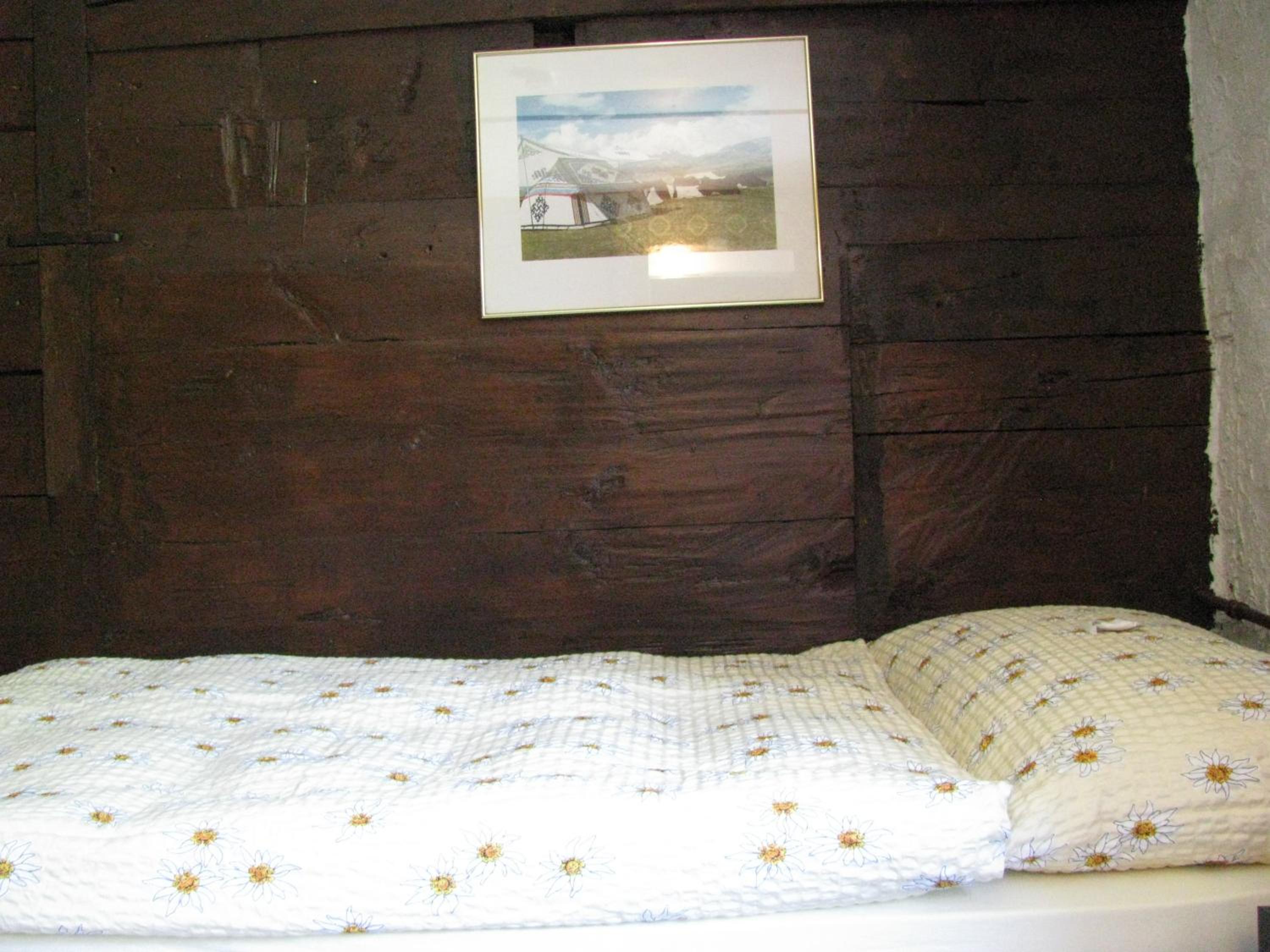 Single Room with Shared Bathroom photo 2