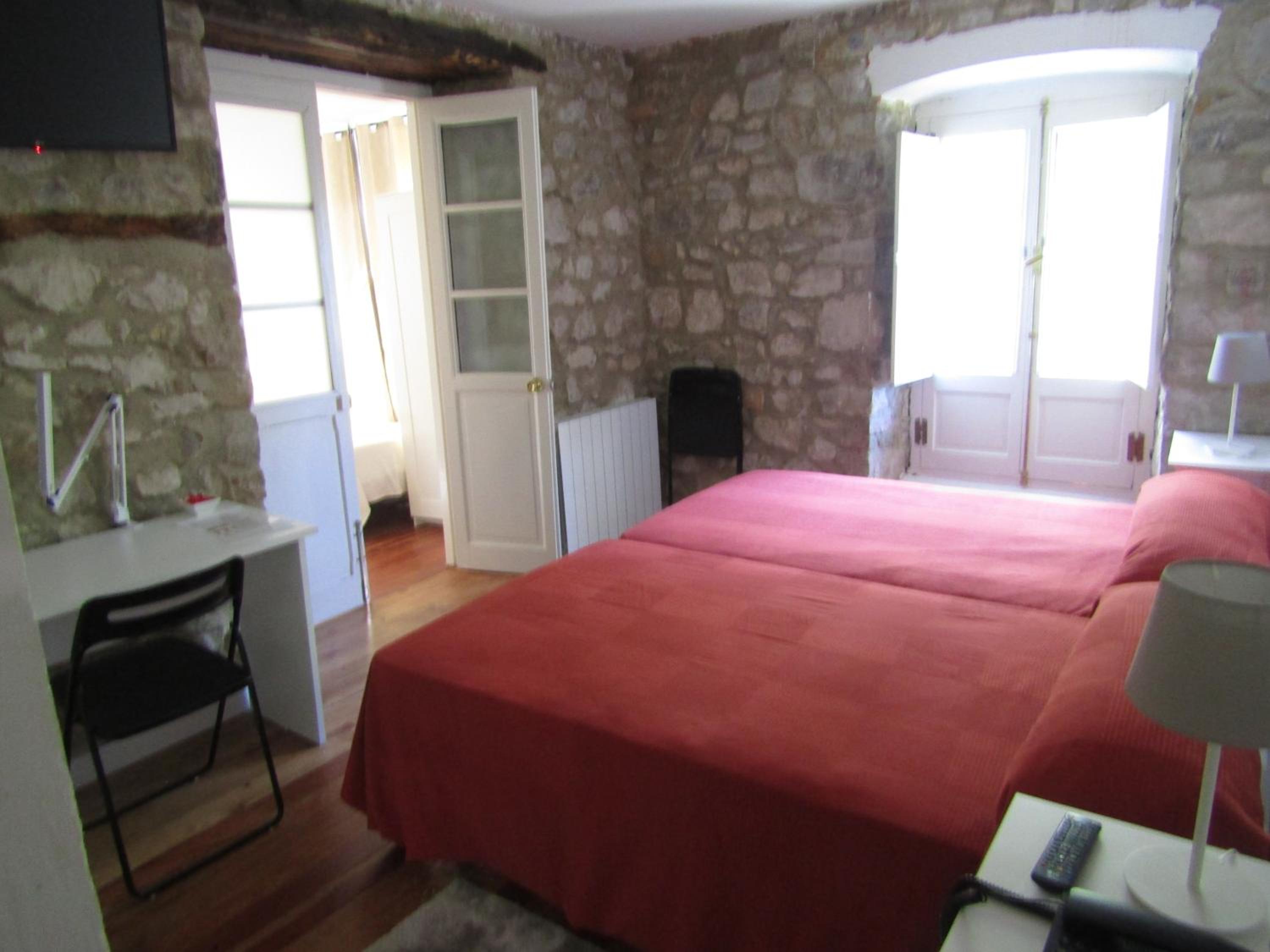 Twin Room - Photo 9