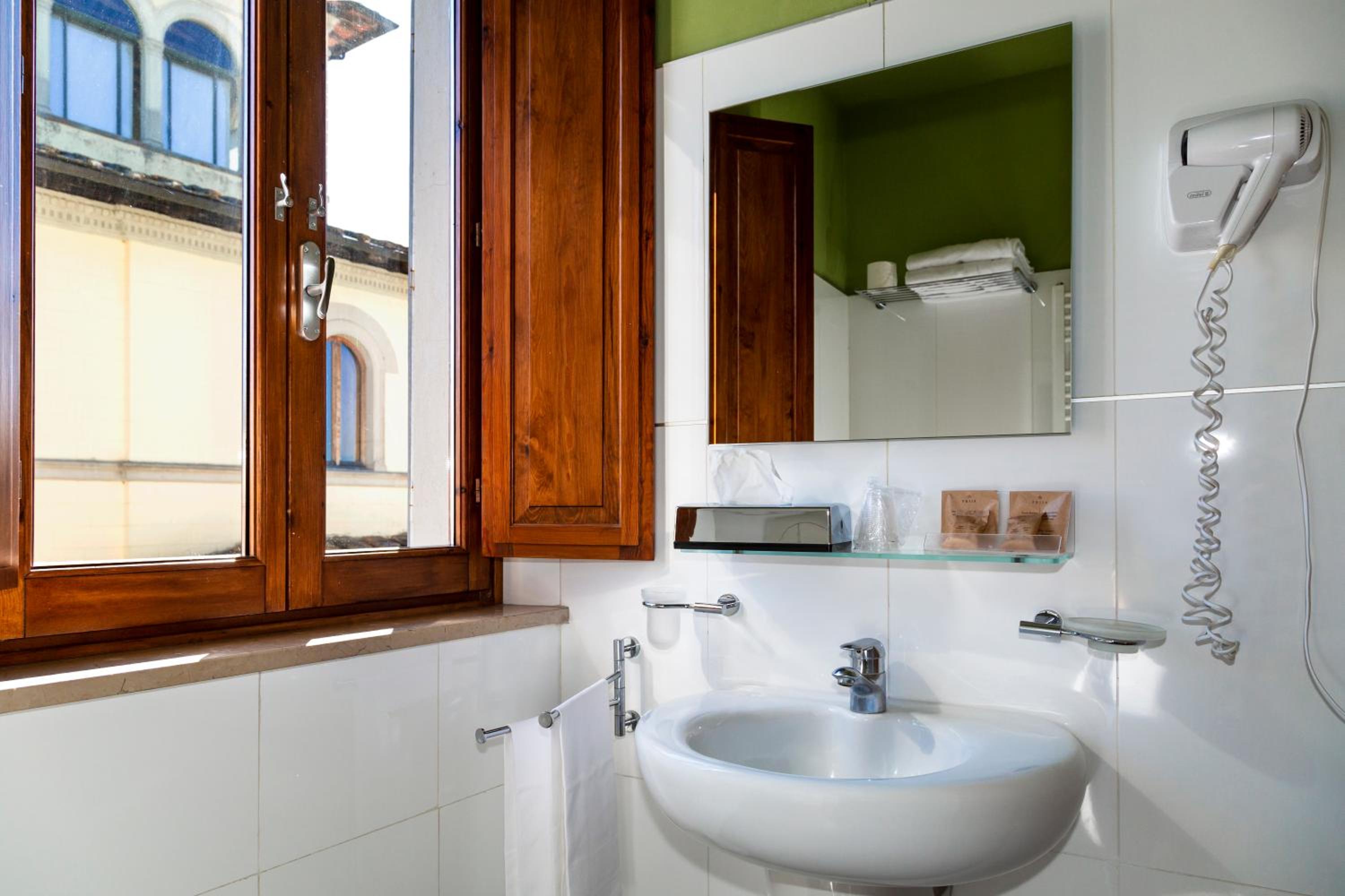 Superior Double with Garden View - Photo 3