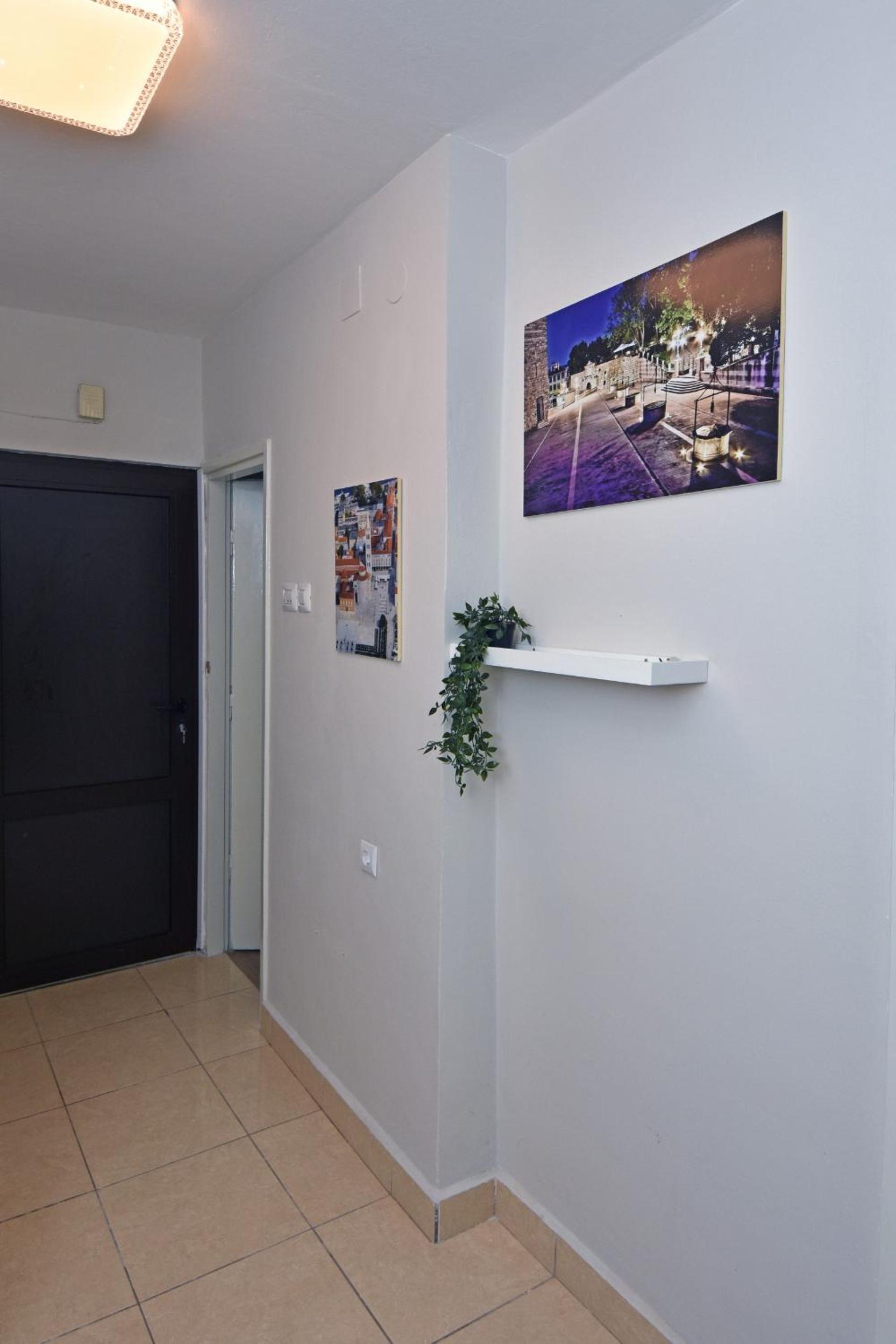 Two-Bedroom Apartment - Photo 2