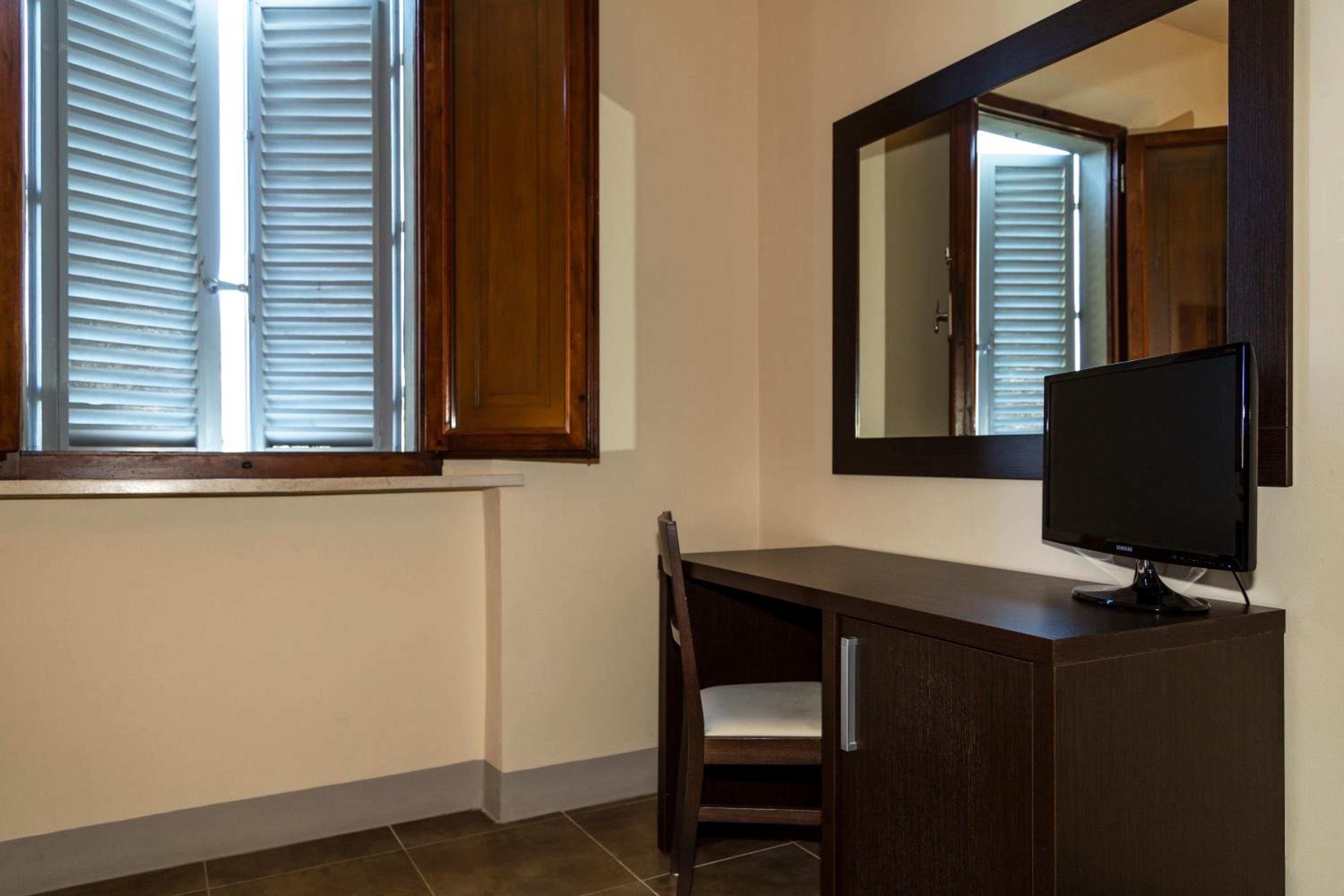 Classic Double or Twin Room - Photo 5